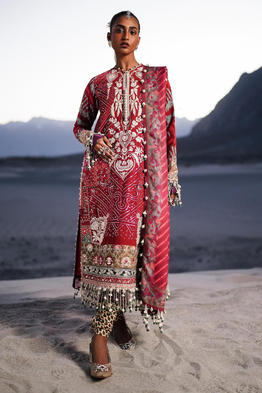 Sana Safinaz Luxury Winter Embroidered Slub Unstitched 3Pc Suit S241-007A