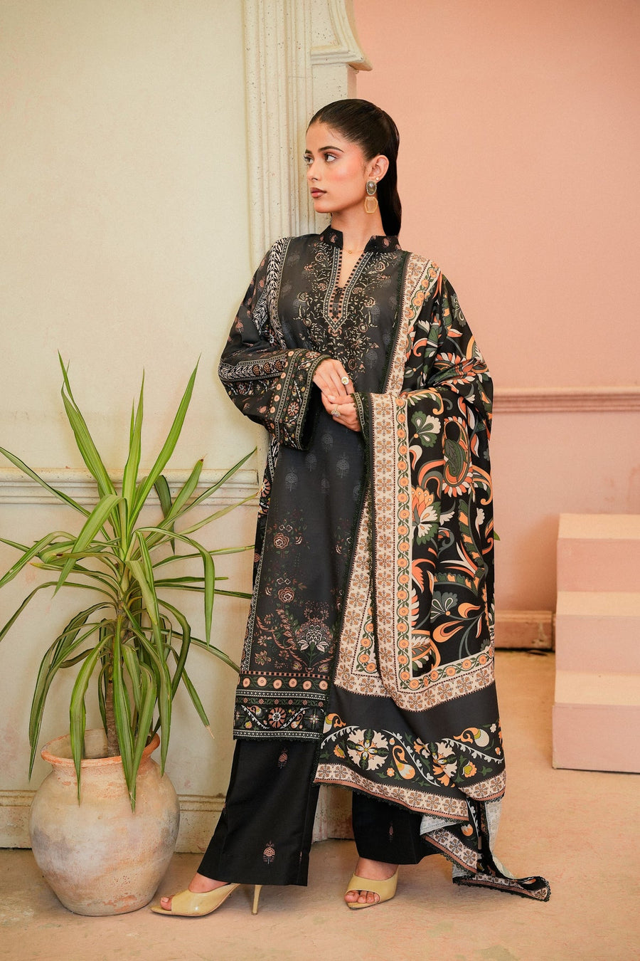 Sahfa Dhoop Kinara Printed Khaddar Unstitched 3Pc Suit SK-02 Zafraan