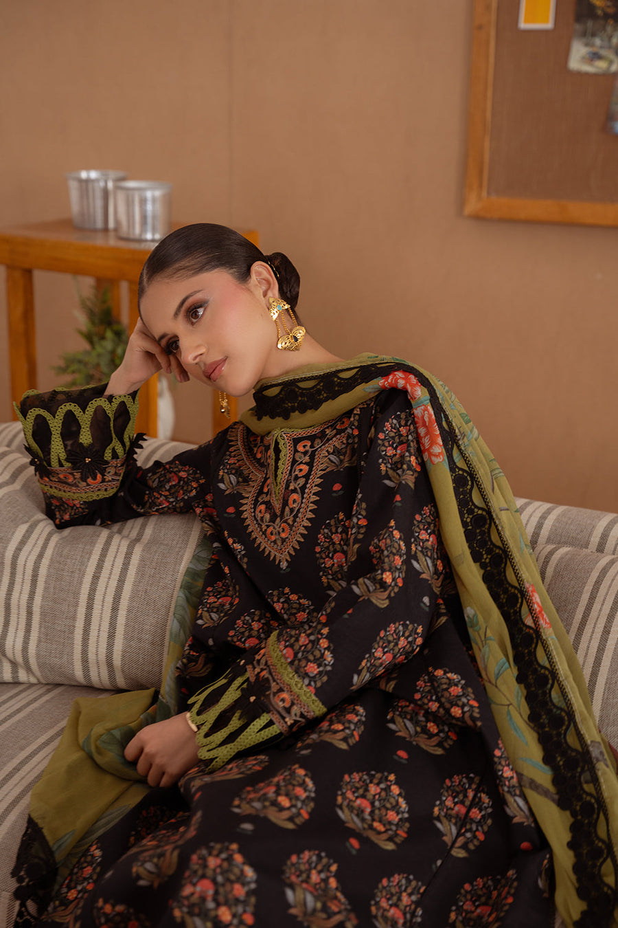 Saira Rizwan Laanem Embroidered Lawn Unstitched 3Pc Suit SRL25-02B NERIDA