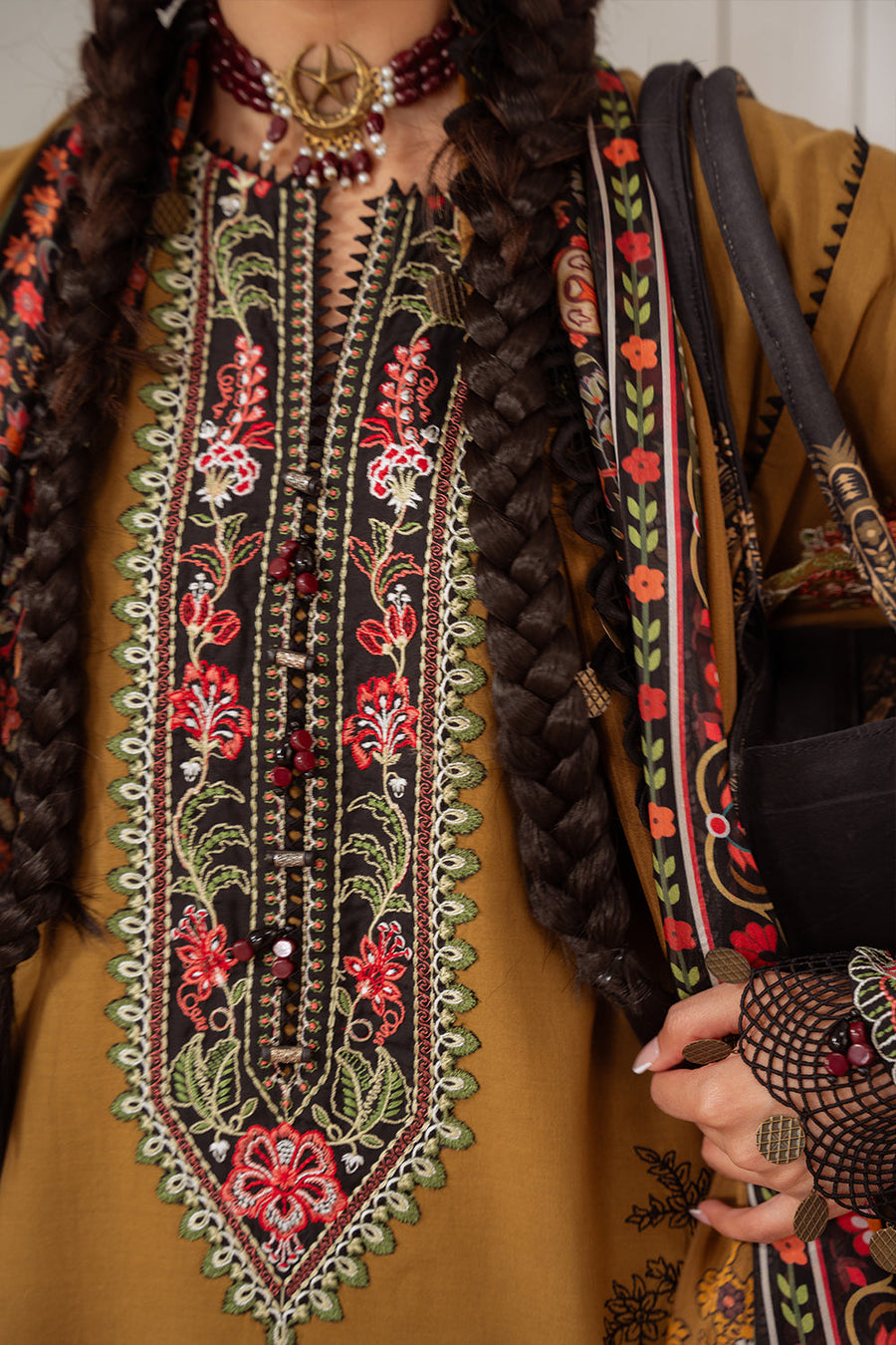 Saira Rizwan Laanem Embroidered Lawn Unstitched 3Pc Suit SRL25-06A NAZLI
