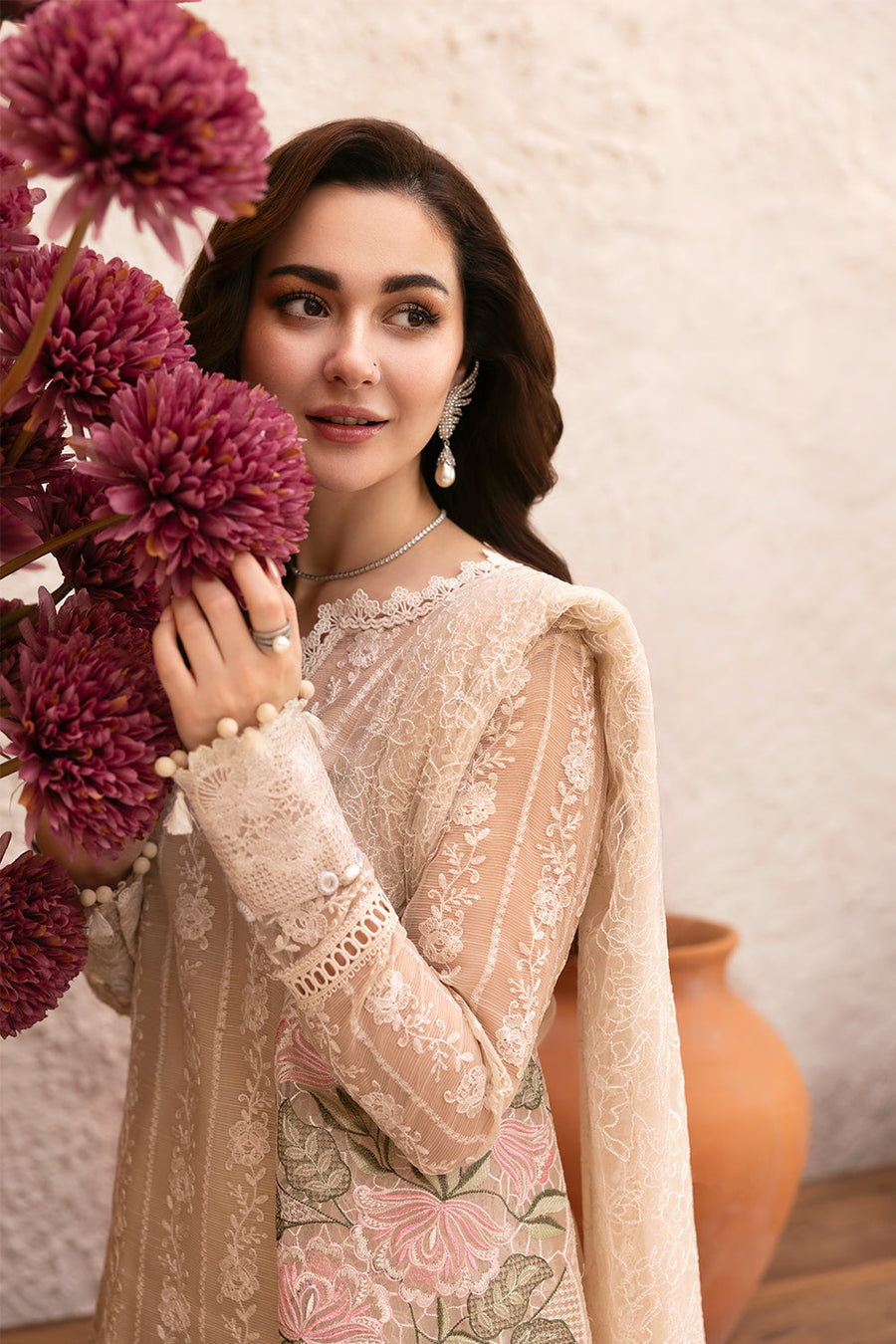 Saira Rizwan Embroidered Luxury Lawn Unstitched 3Pc Suit SRL25-08 MADONNA