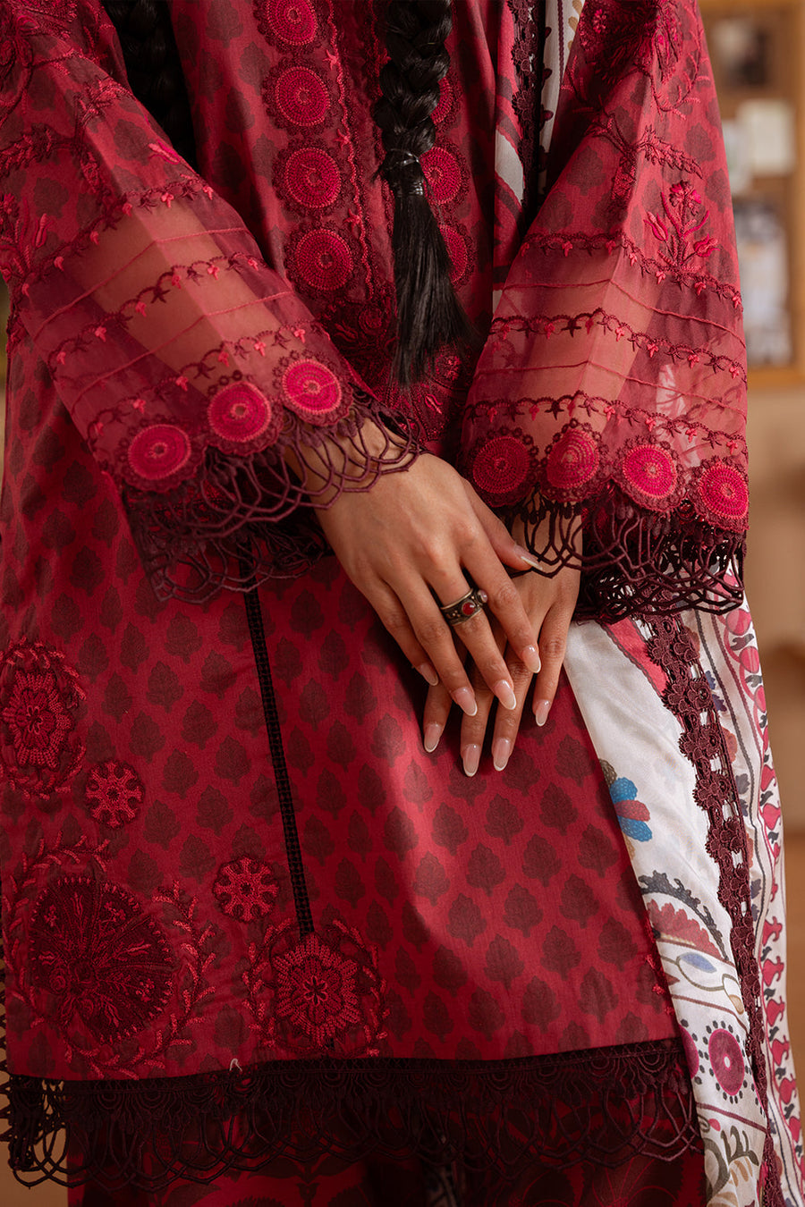 Saira Rizwan Laanem Embroidered Lawn Unstitched 3Pc Suit SRL25-08A SEREN