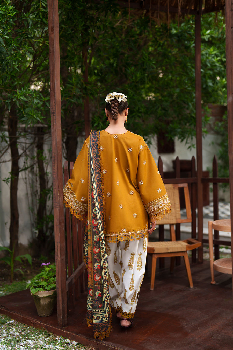 Saira Rizwan Laanem Embroidered Lawn Unstitched 3Pc Suit SRL26-04B ZOYA