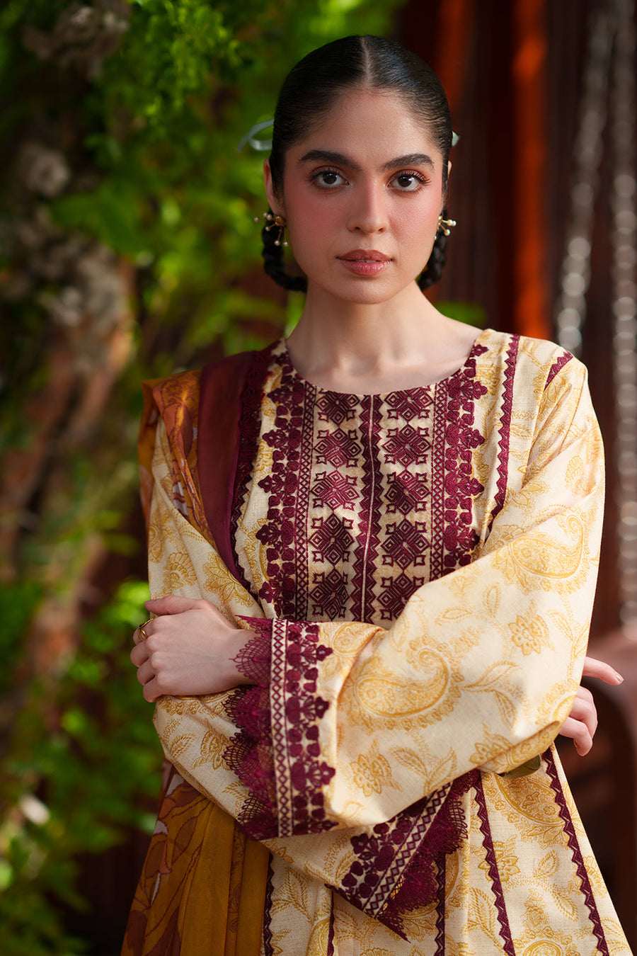 Saira Rizwan Laanem Embroidered Lawn Unstitched 3Pc Suit SRL26-06A ZAREEN