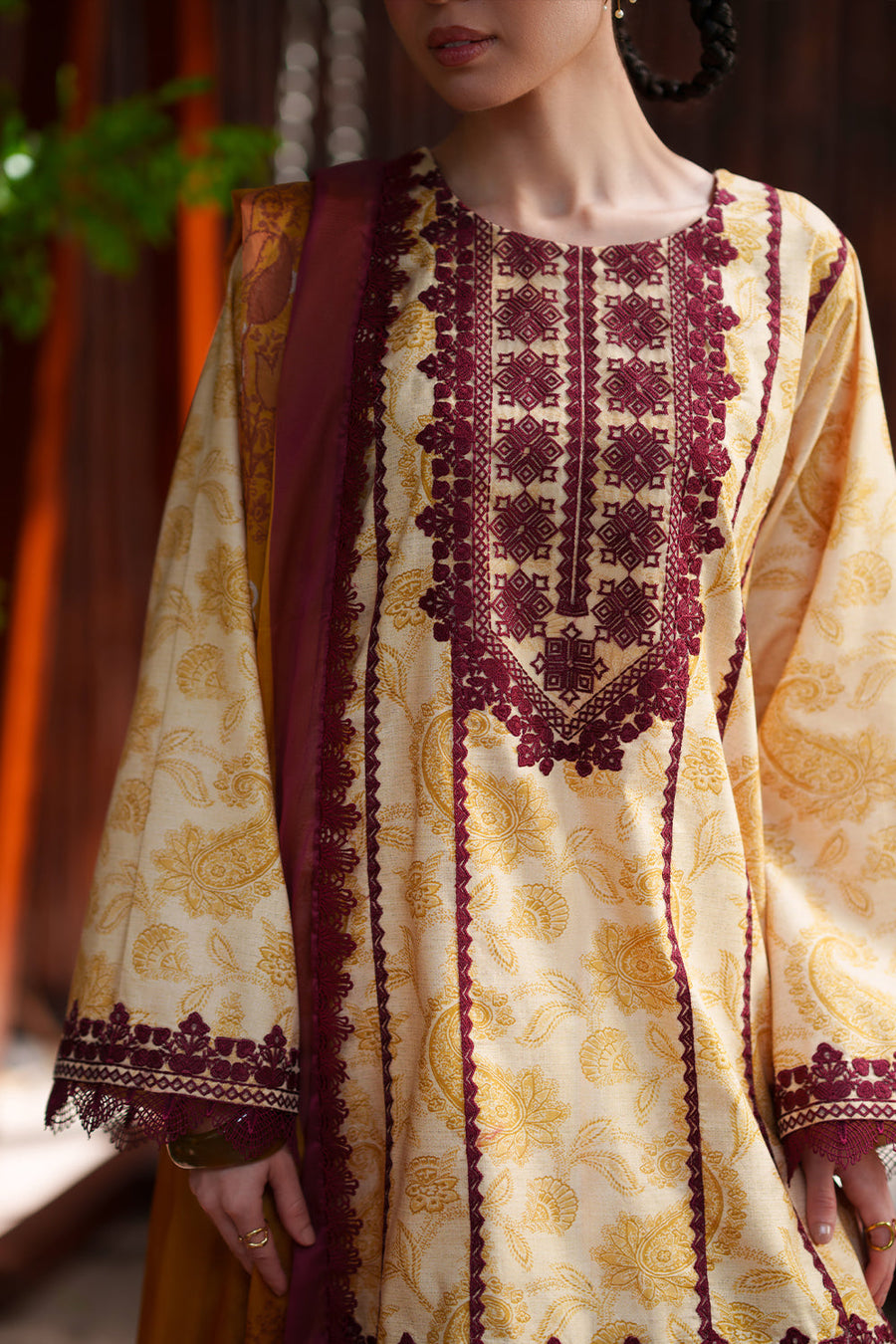 Saira Rizwan Laanem Embroidered Lawn Unstitched 3Pc Suit SRL26-06A ZAREEN