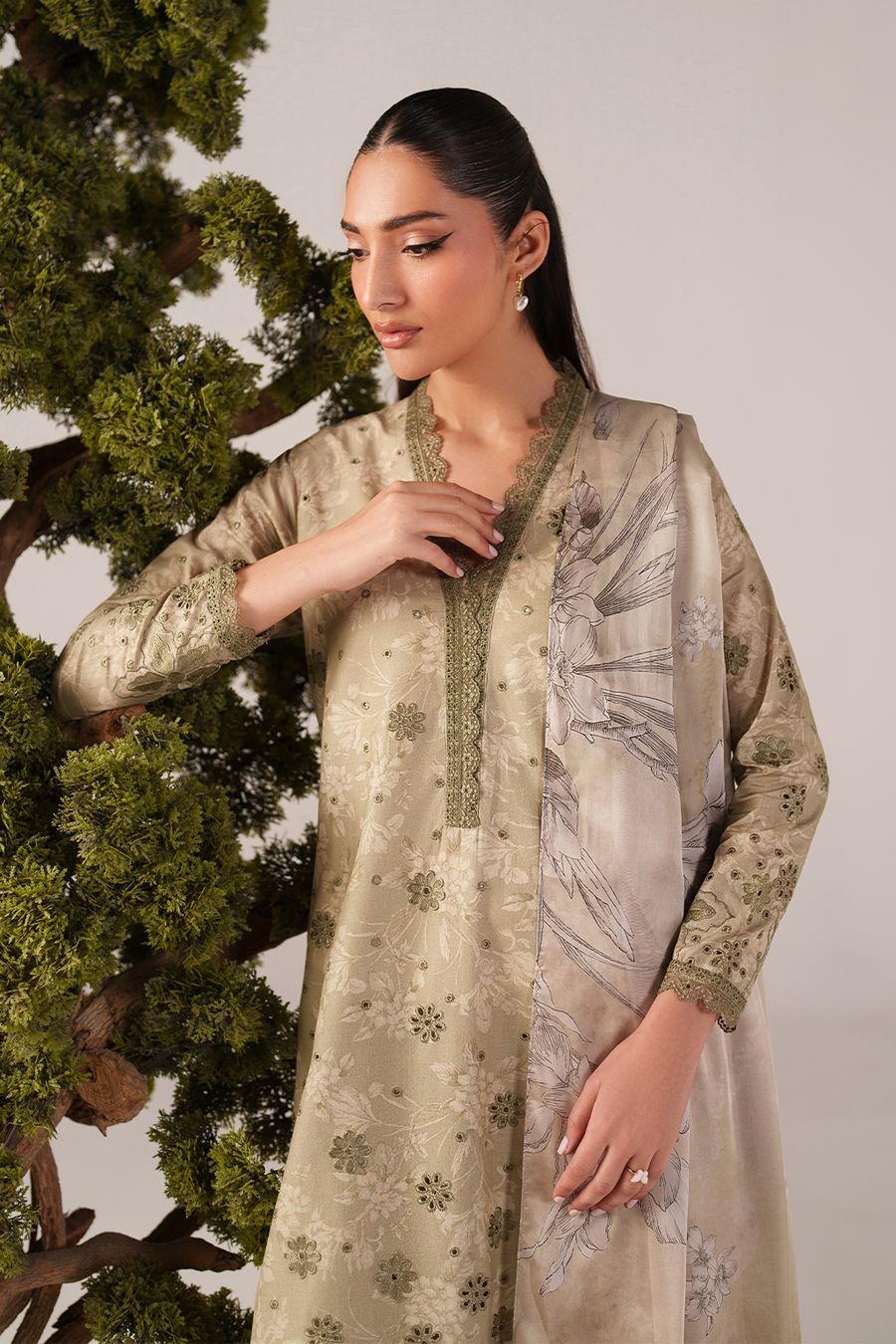 IZNIK Spring Summer Embroidered Lawn Unstitched 3Pc Suit SS-07
