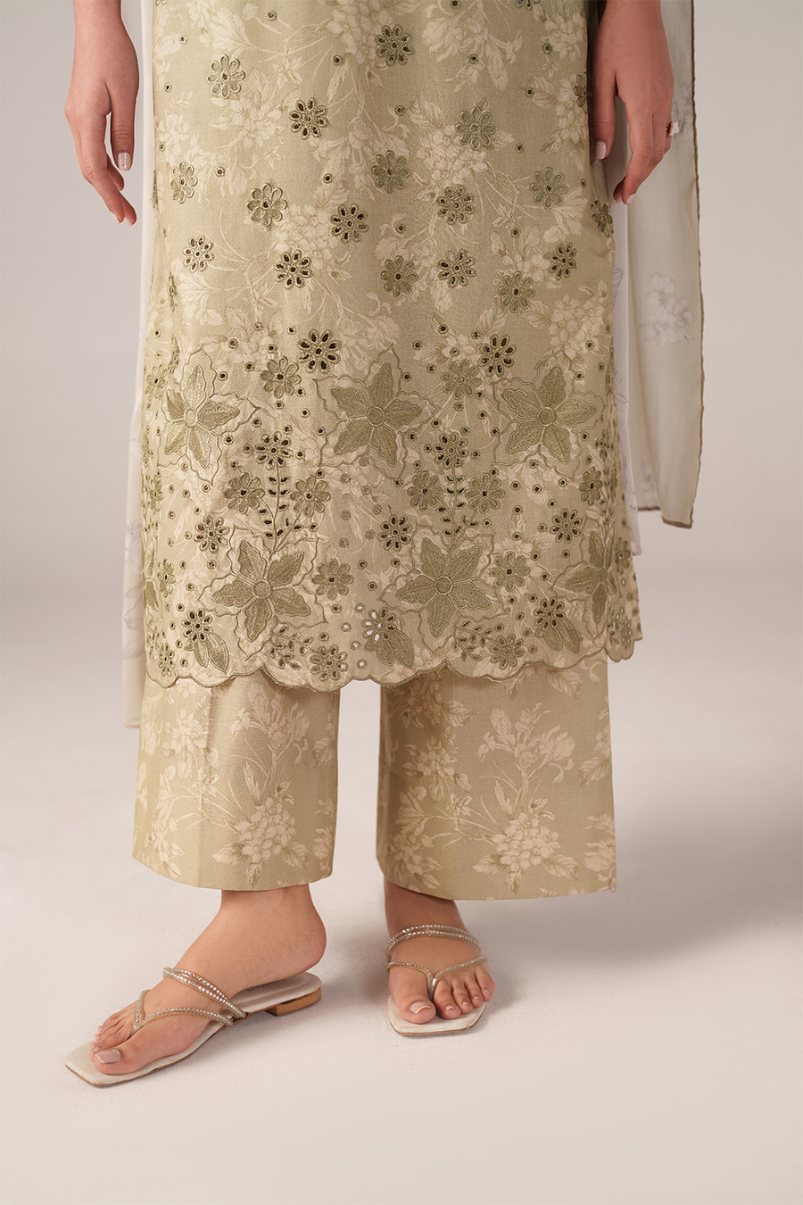 IZNIK Spring Summer Embroidered Lawn Unstitched 3Pc Suit SS-07