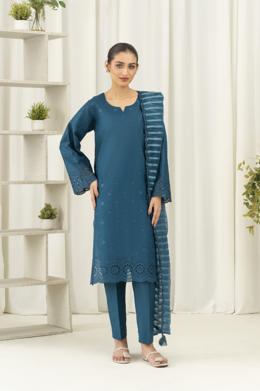 La Rosaa Akgalleria Cotton Lawn Stitched 3Pc Suit - Either