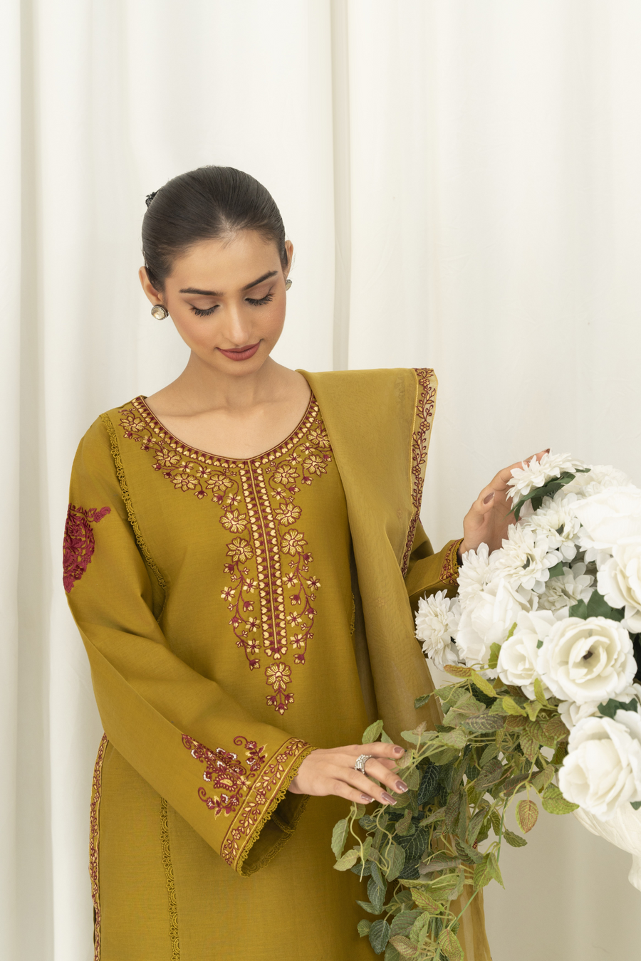 La Rosaa Akgalleria Cotton Lawn Stitched 3Pc Suit - Tourmaline