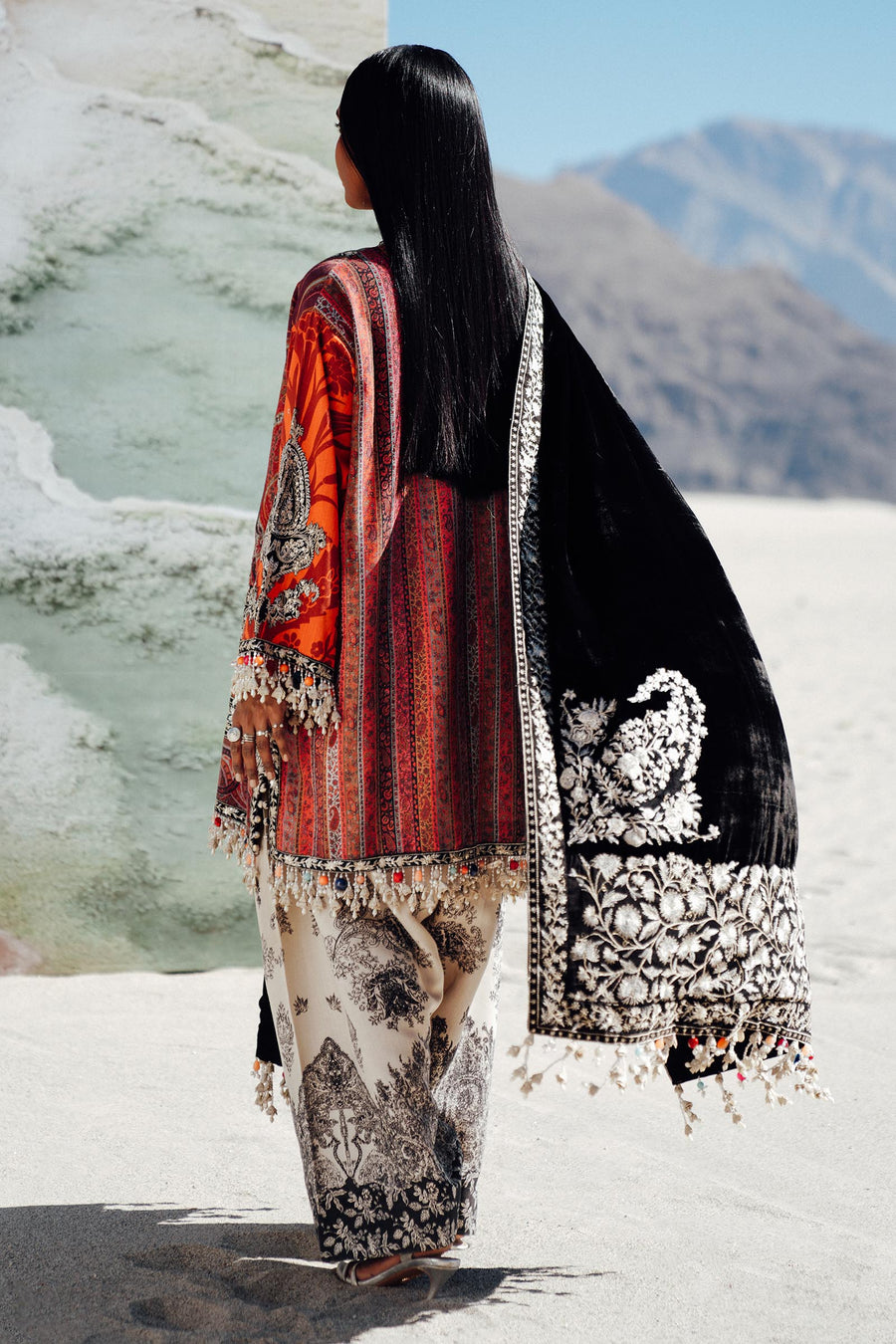 Sana Safinaz Luxury Winter Embroidered Slub Unstitched 3Pc Suit V241-007