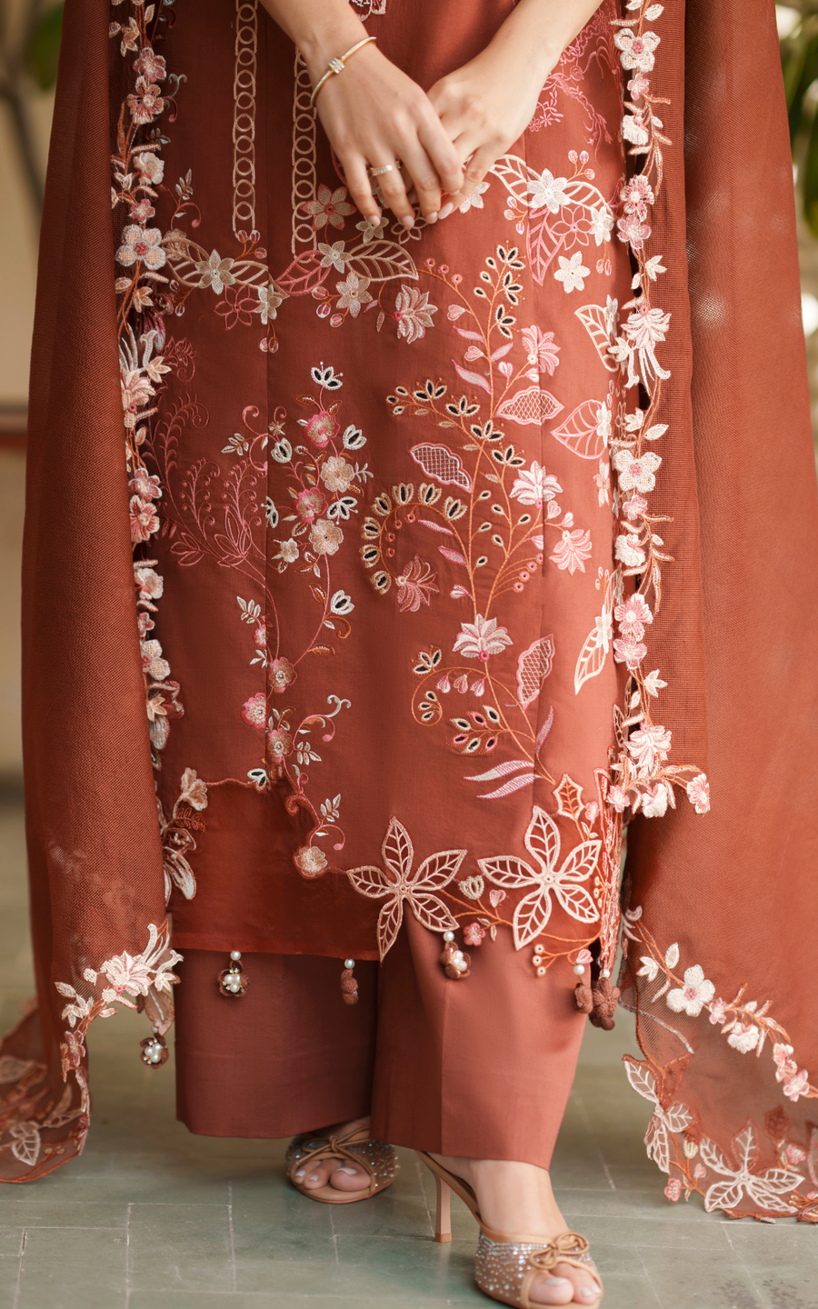 Asifa & Nabeel Versa Luxury Lawn Unstitched 3Pc Suit VUL26-04 Legacy Bloom