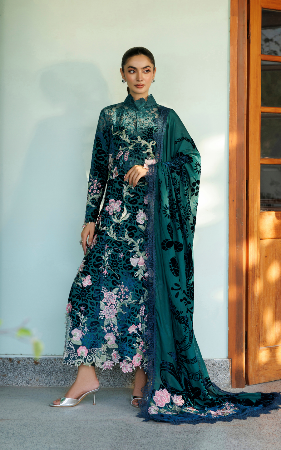 Asifa & Nabeel Plush Embroidered Velvet Unstitched 3Pc Suit WLXU-08 Belle
