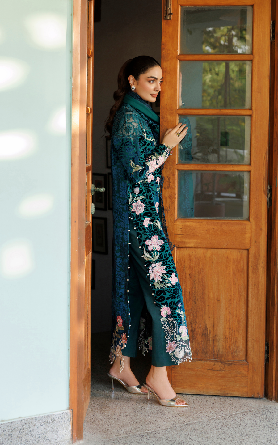 Asifa & Nabeel Plush Embroidered Velvet Unstitched 3Pc Suit WLXU-08 Belle