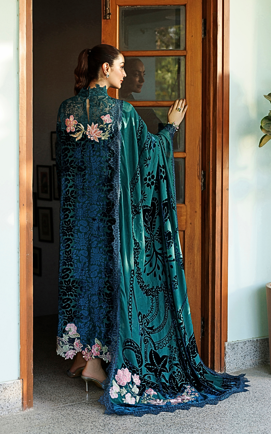 Asifa & Nabeel Plush Embroidered Velvet Unstitched 3Pc Suit WLXU-08 Belle