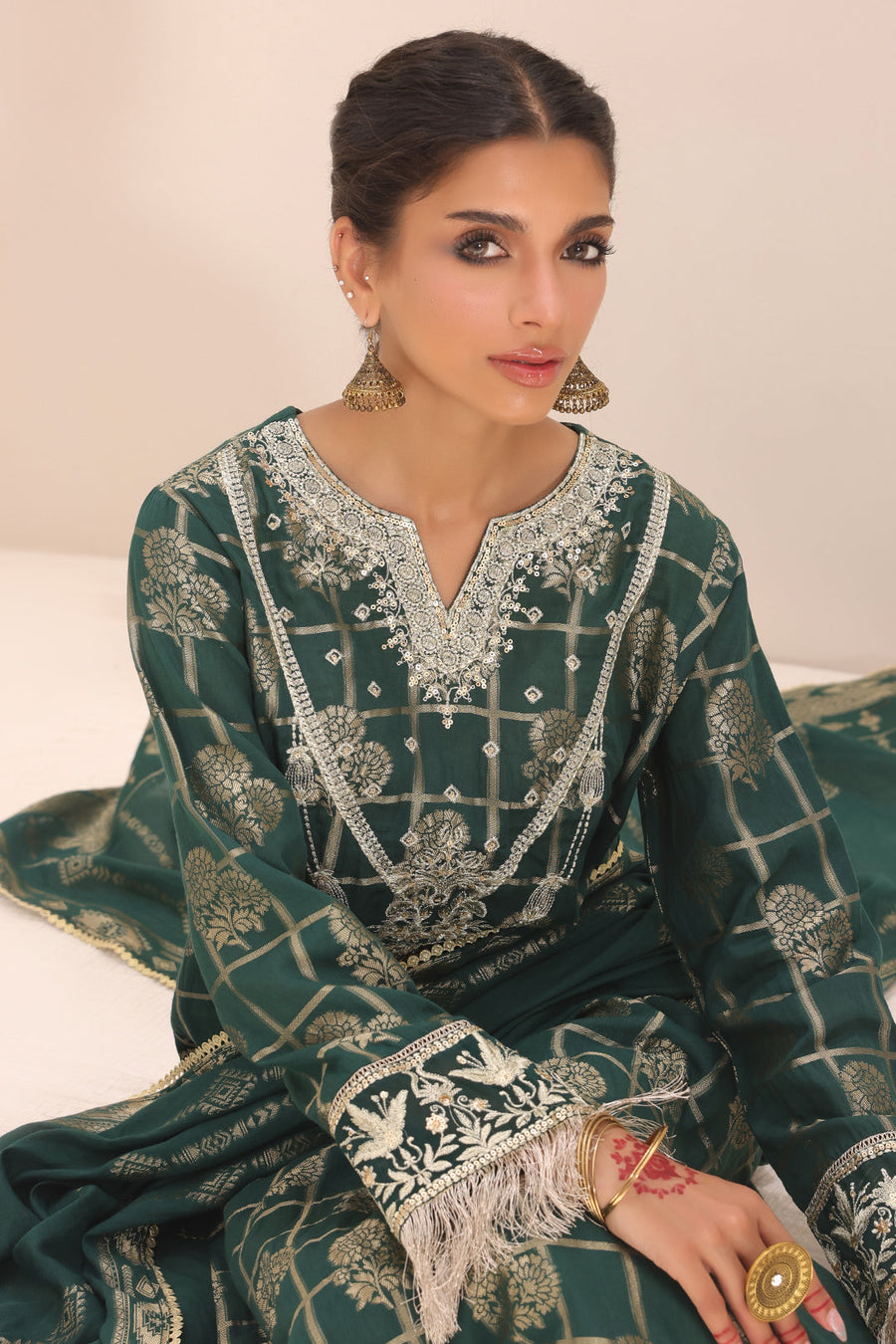 Zellbury Signature Embroidered Lawn Unstitched 3Pc Suit WUS24E31805