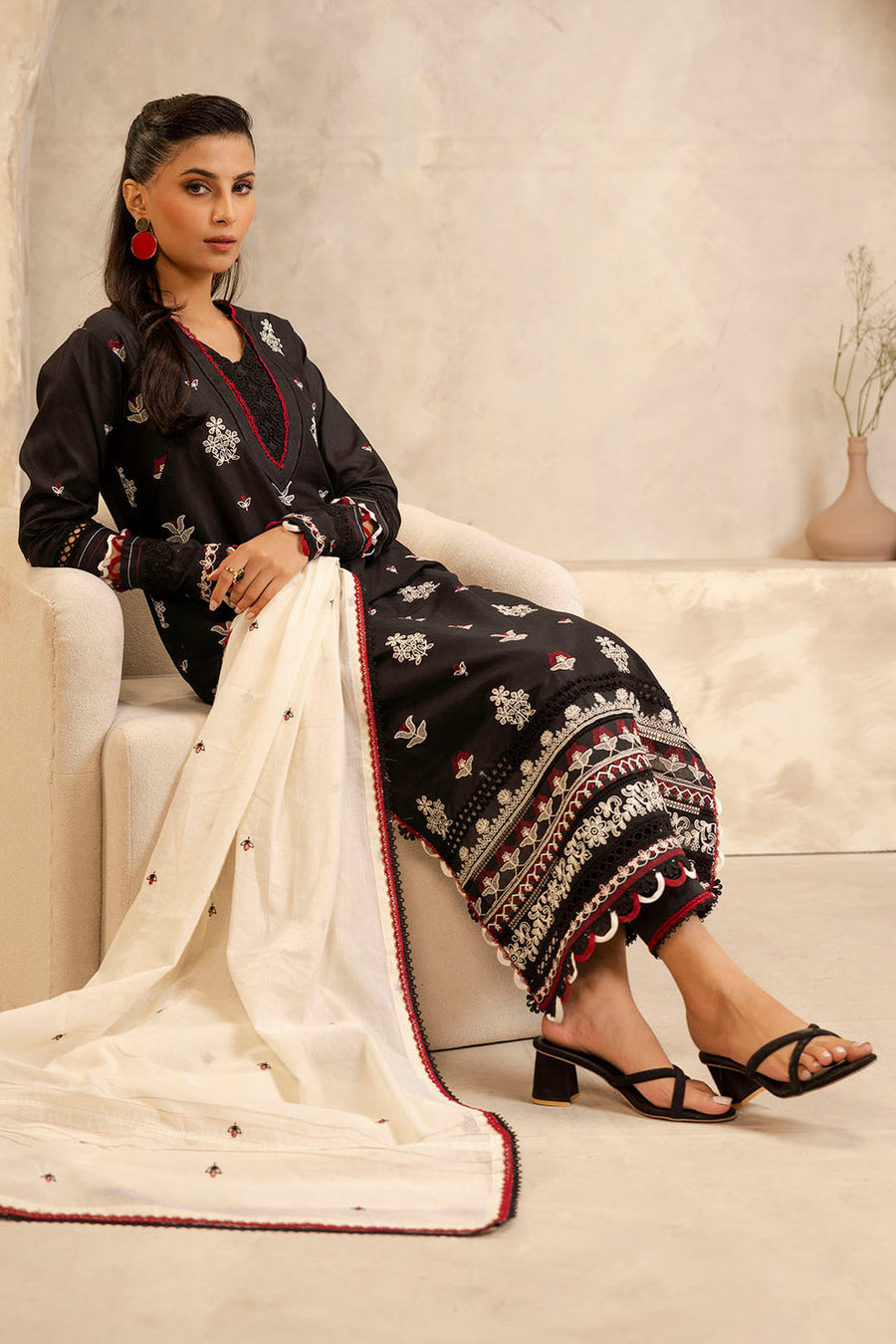 Zellbury Summer Embroidered Cambric Unstitched 3Pc Suit WUS25E30295