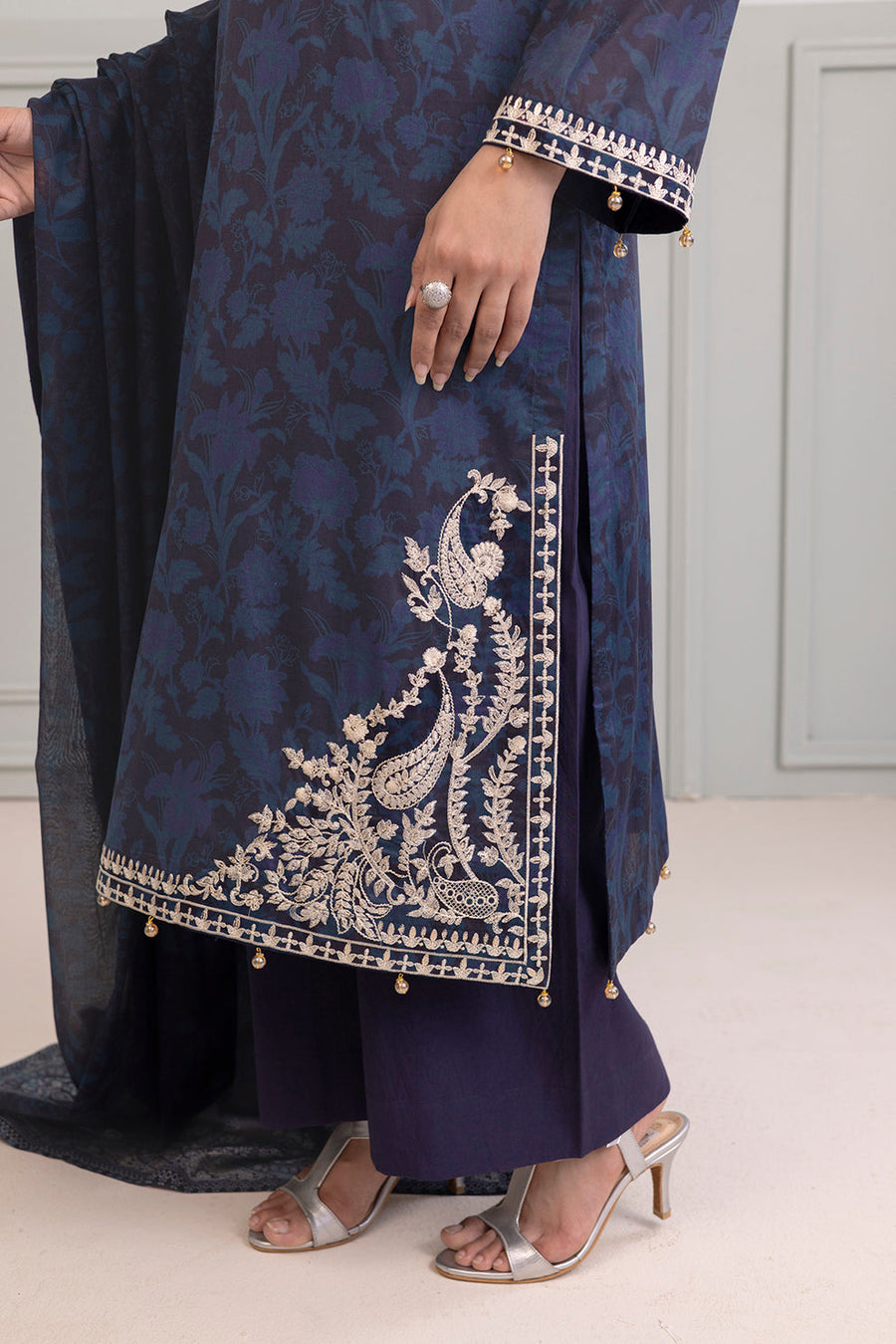 Zellbury Summer Embroidered Lawn Unstitched 3Pc Suit WUS25E30339