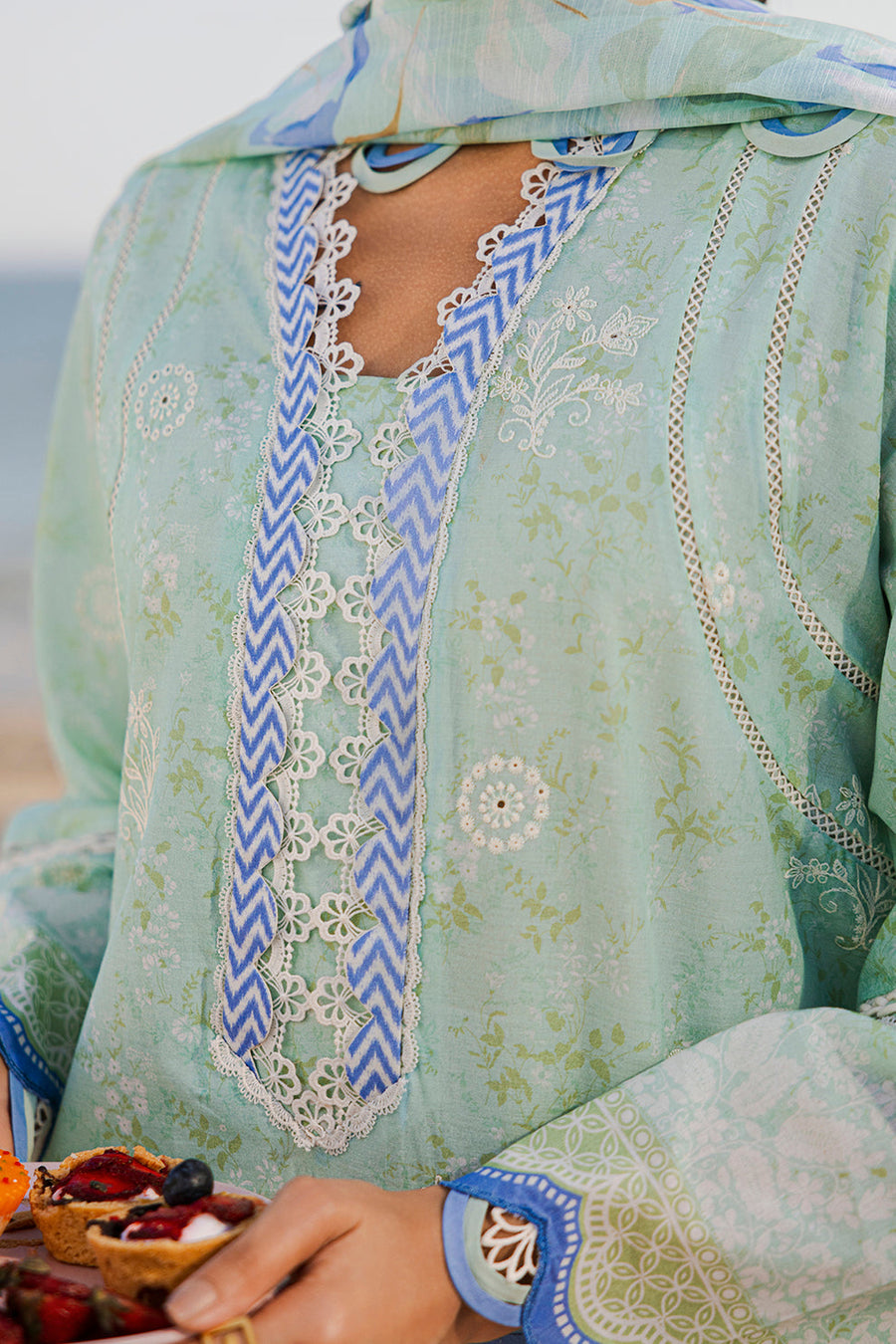 Zellbury Chikankari Embroidered Lawn Unstitched 3Pc Suit WUS25E30529