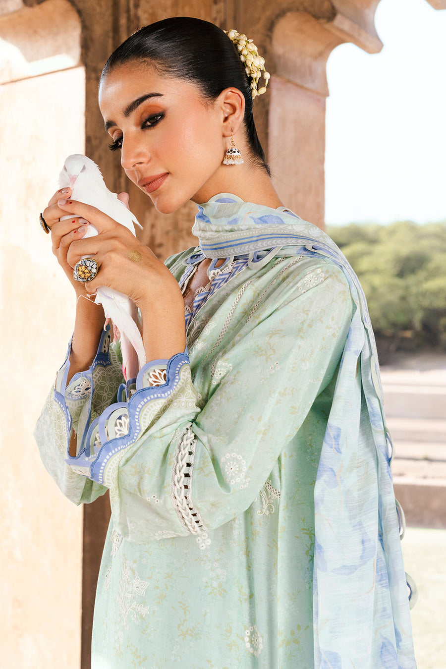 Zellbury Chikankari Embroidered Lawn Unstitched 3Pc Suit WUS25E30529
