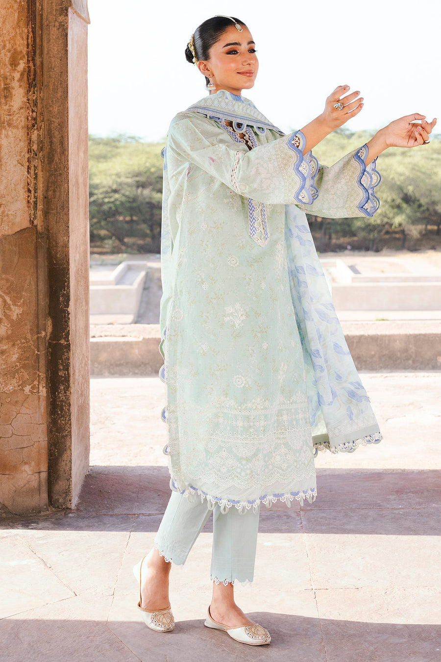 Zellbury Chikankari Embroidered Lawn Unstitched 3Pc Suit WUS25E30529
