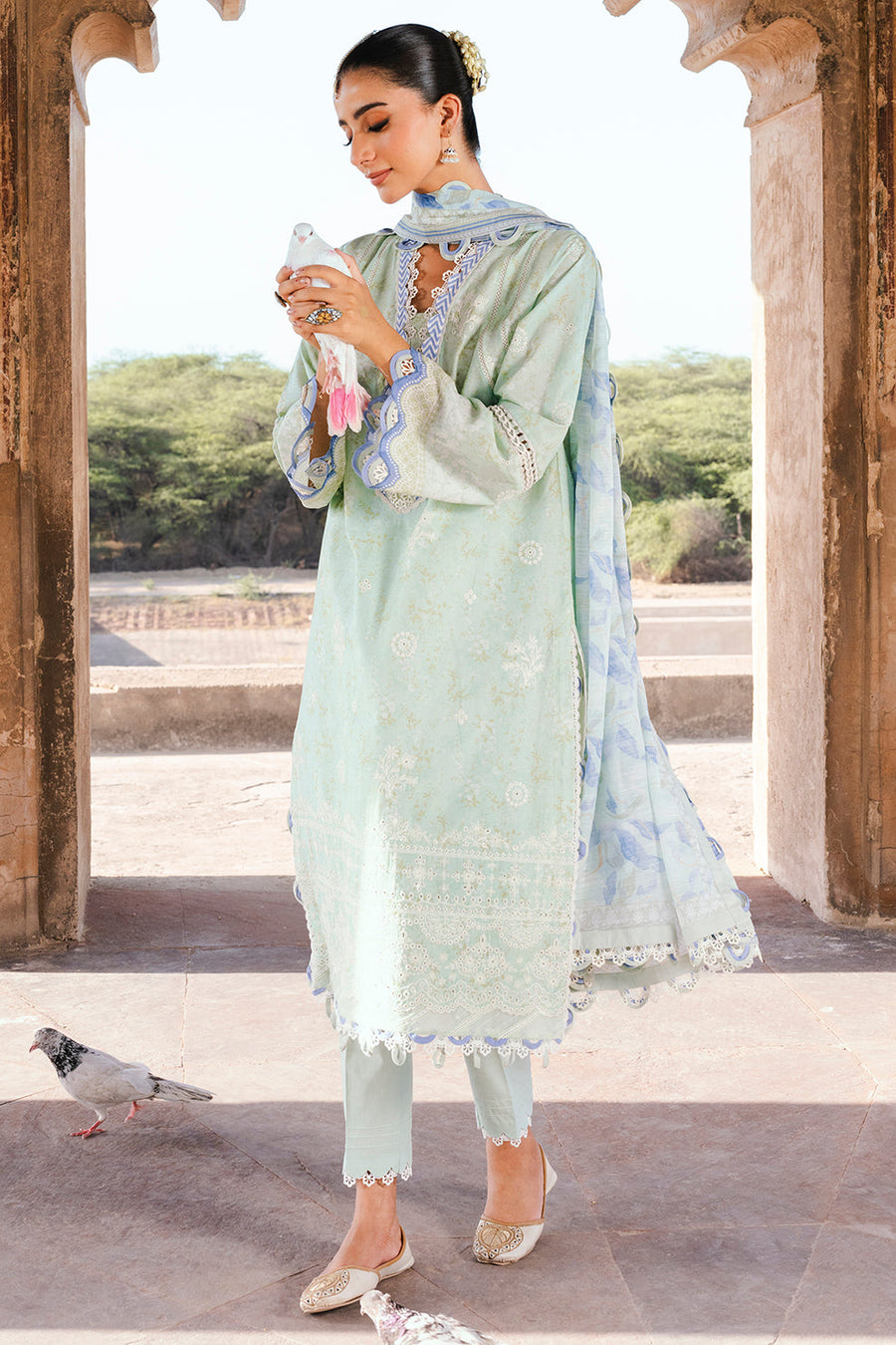 Zellbury Chikankari Embroidered Lawn Unstitched 3Pc Suit WUS25E30529