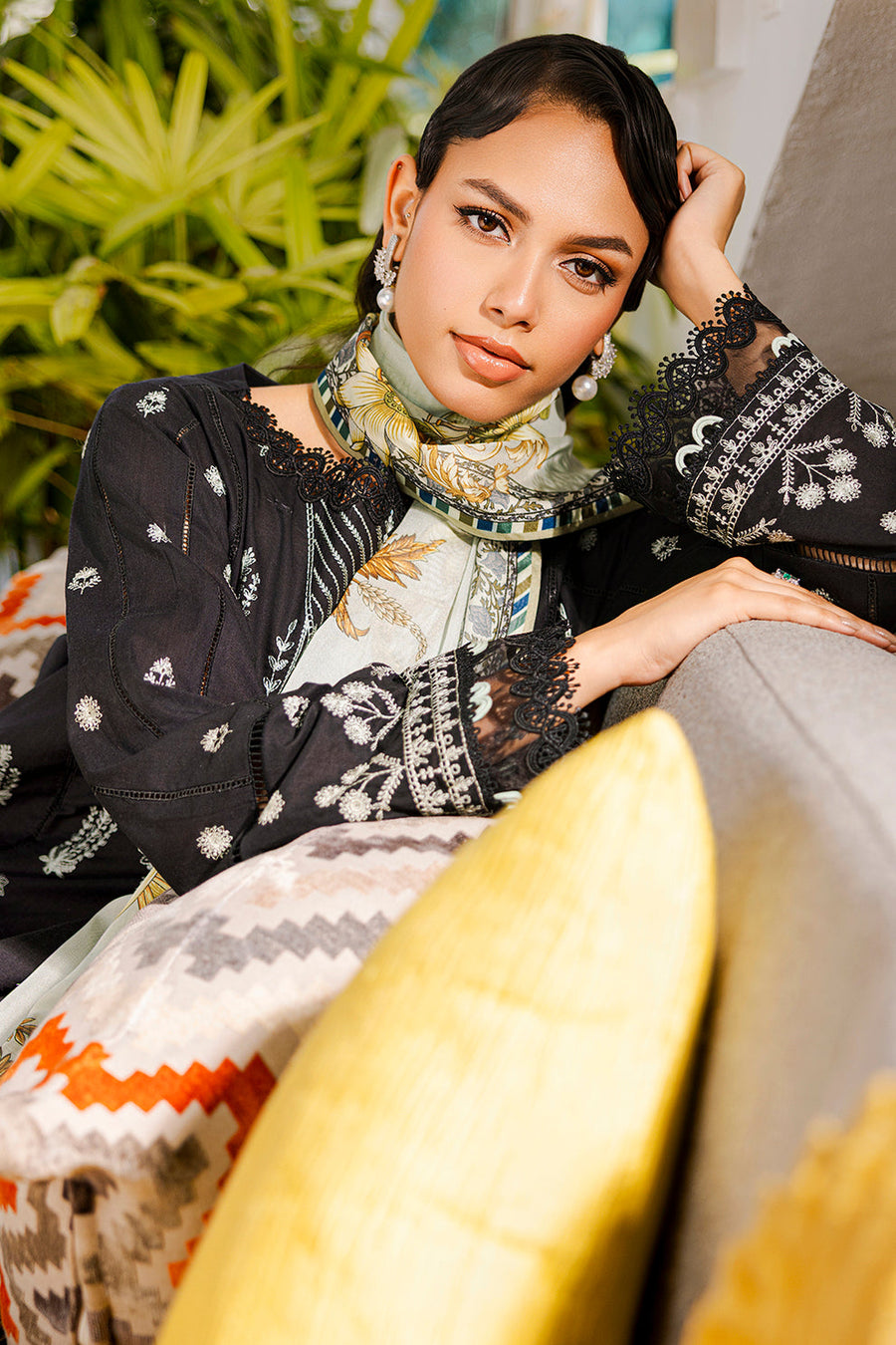 Zellbury Chikankari Embroidered Lawn Unstitched 3Pc Suit WUS25E30801