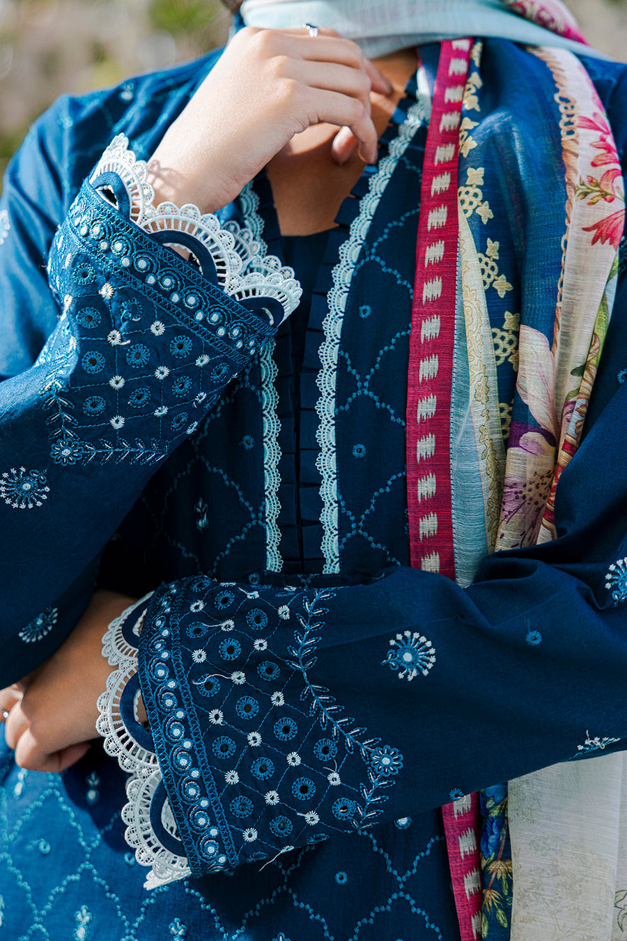 Zellbury Chikankari Embroidered Lawn Unstitched 3Pc Suit WUS25E30806