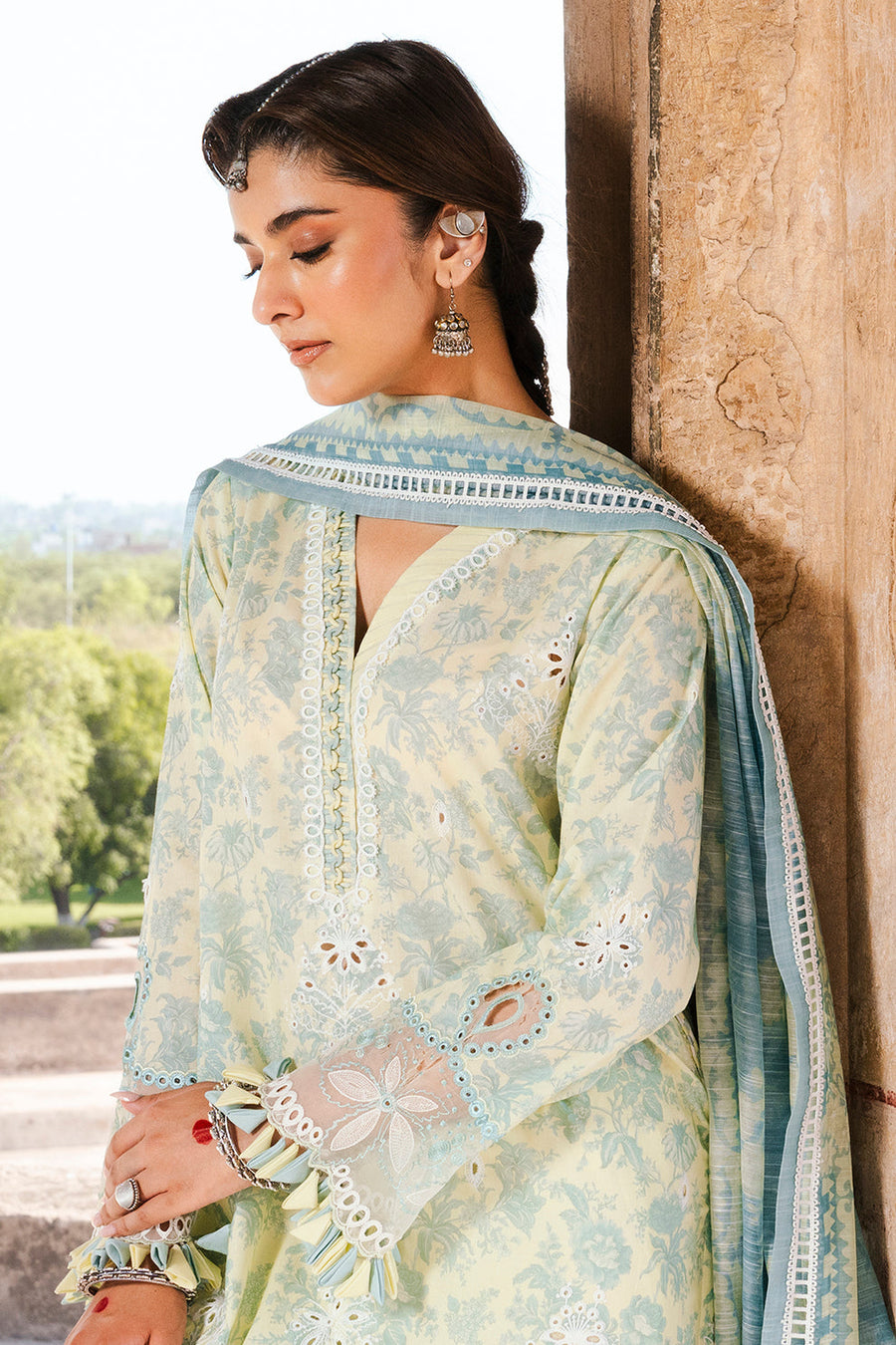 Zellbury Chikankari Embroidered Lawn Unstitched 3Pc Suit WUS25E30809