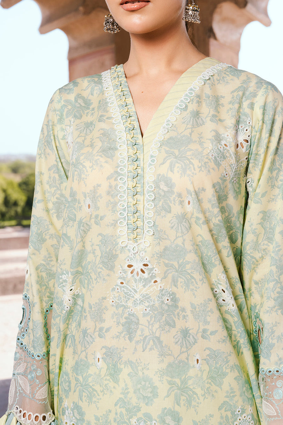 Zellbury Chikankari Embroidered Lawn Unstitched 3Pc Suit WUS25E30809