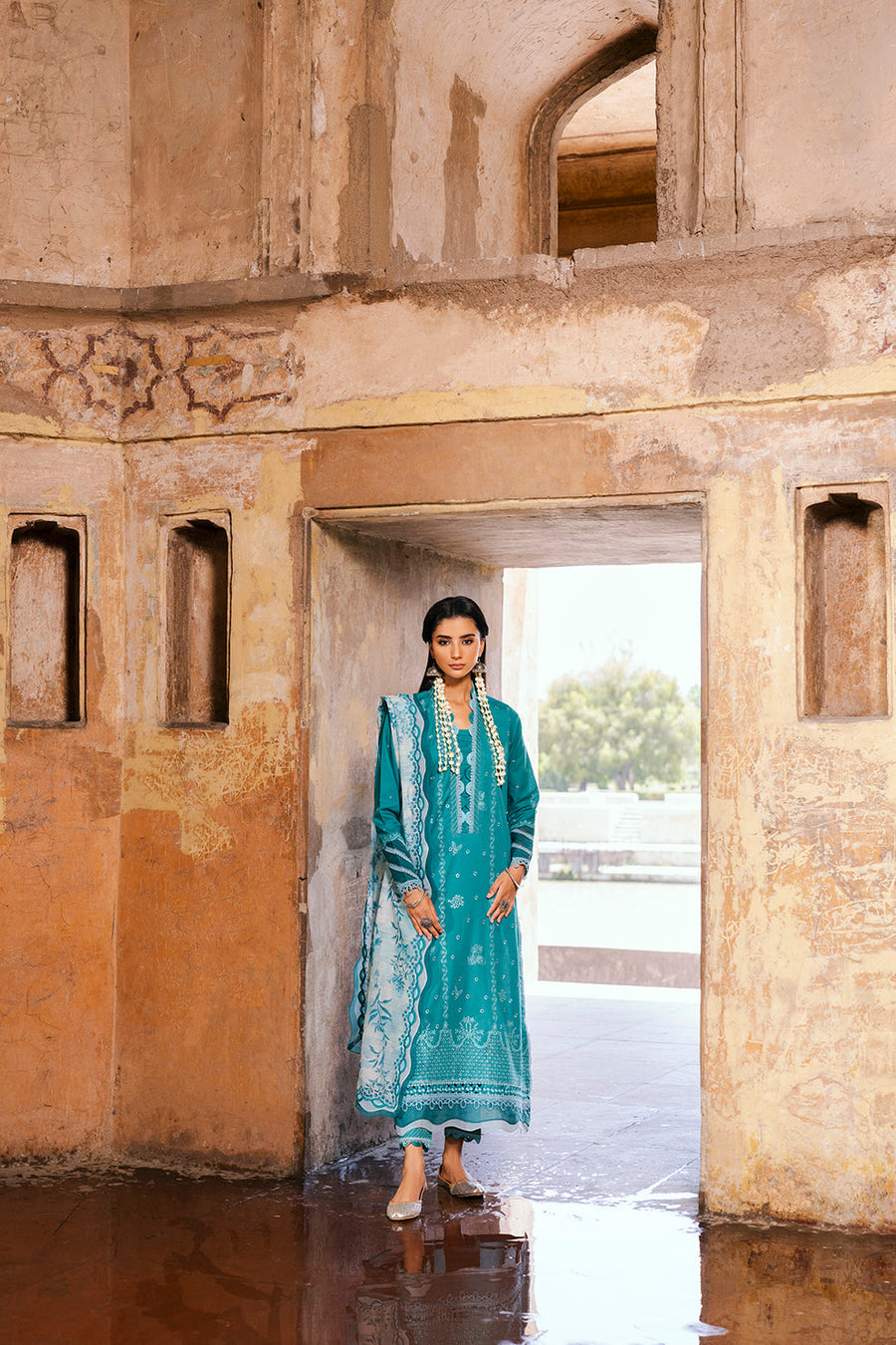 Zellbury Chikankari Embroidered Lawn Unstitched 3Pc Suit WUS25E30823