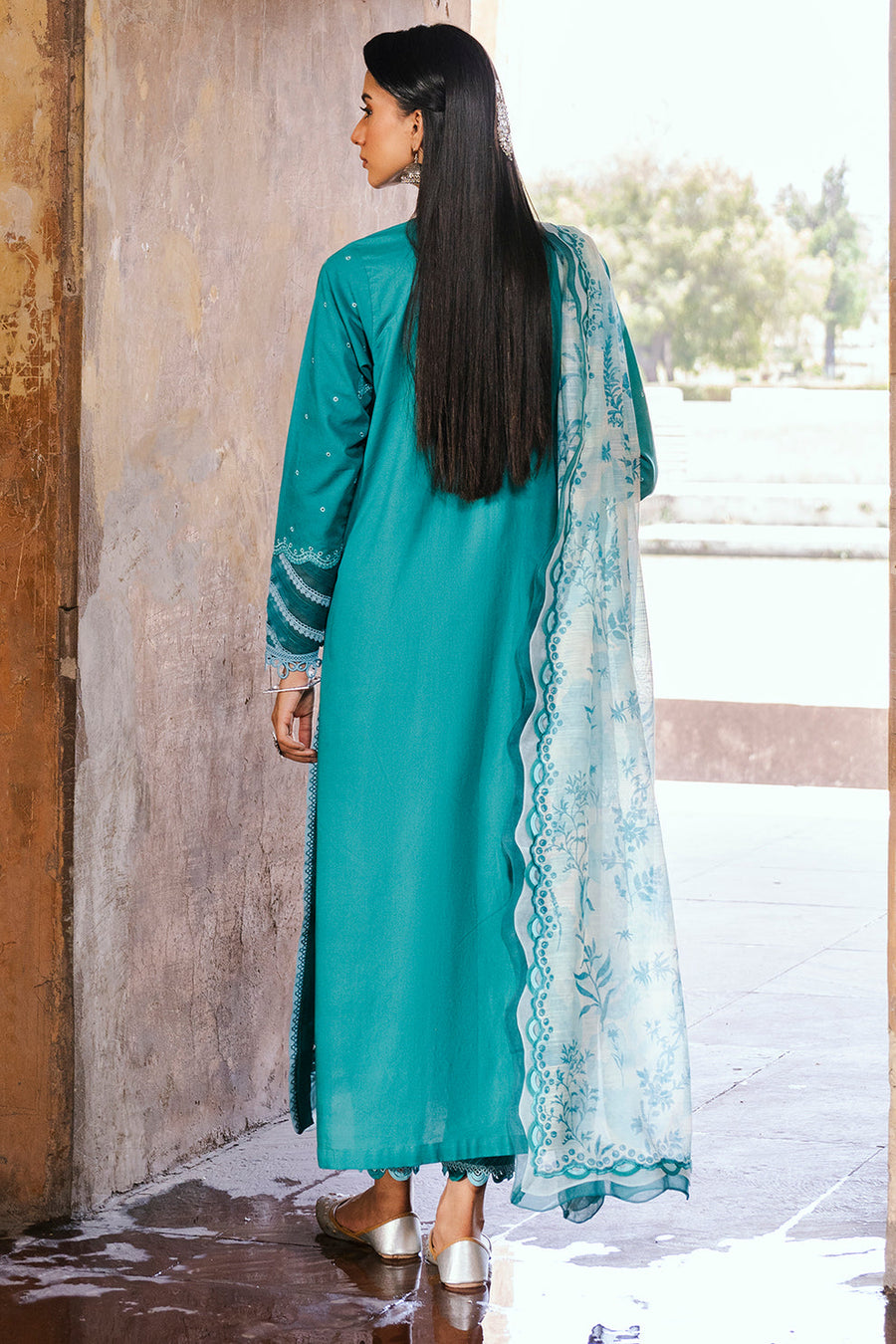 Zellbury Chikankari Embroidered Lawn Unstitched 3Pc Suit WUS25E30823