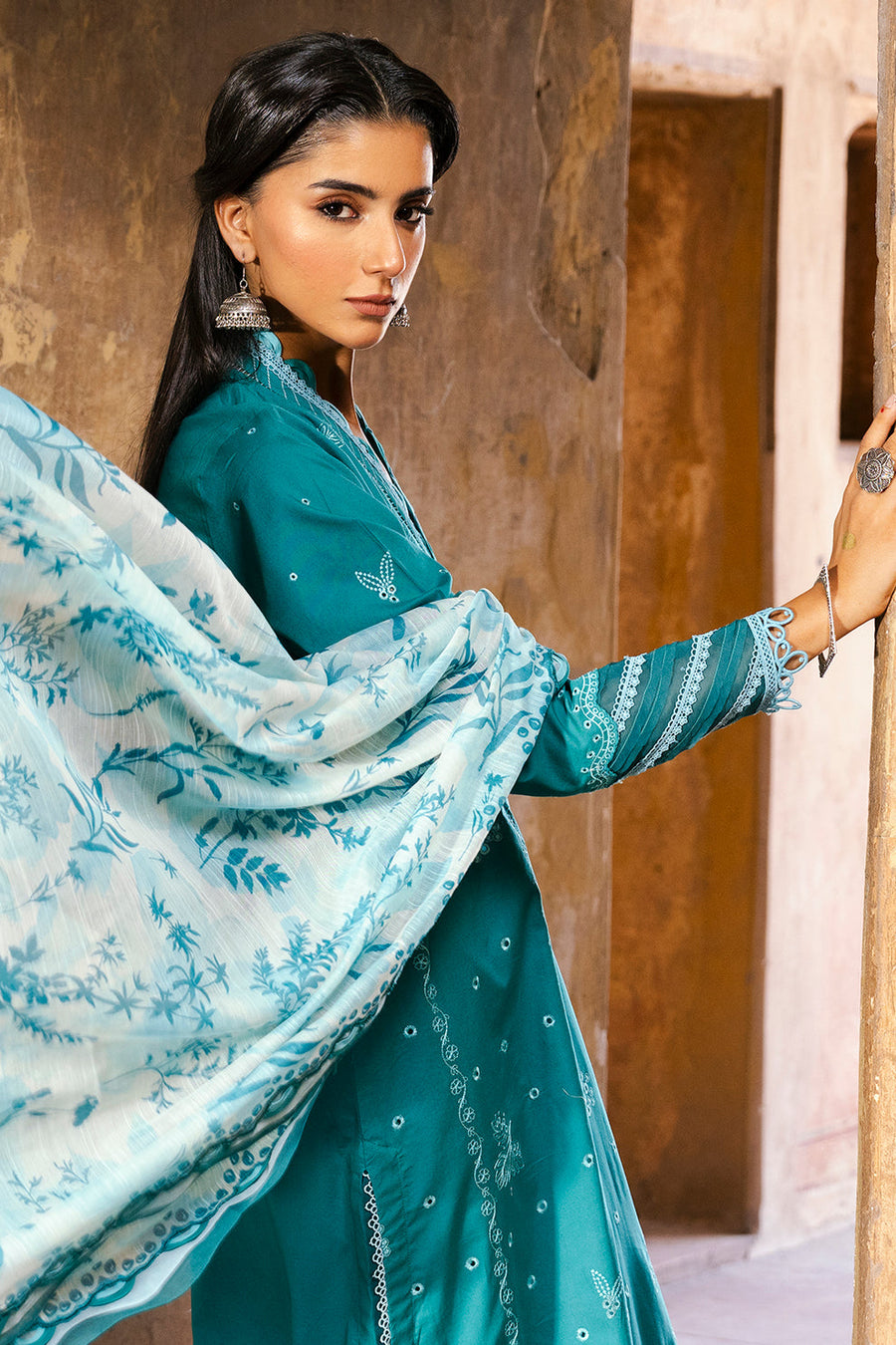 Zellbury Chikankari Embroidered Lawn Unstitched 3Pc Suit WUS25E30823
