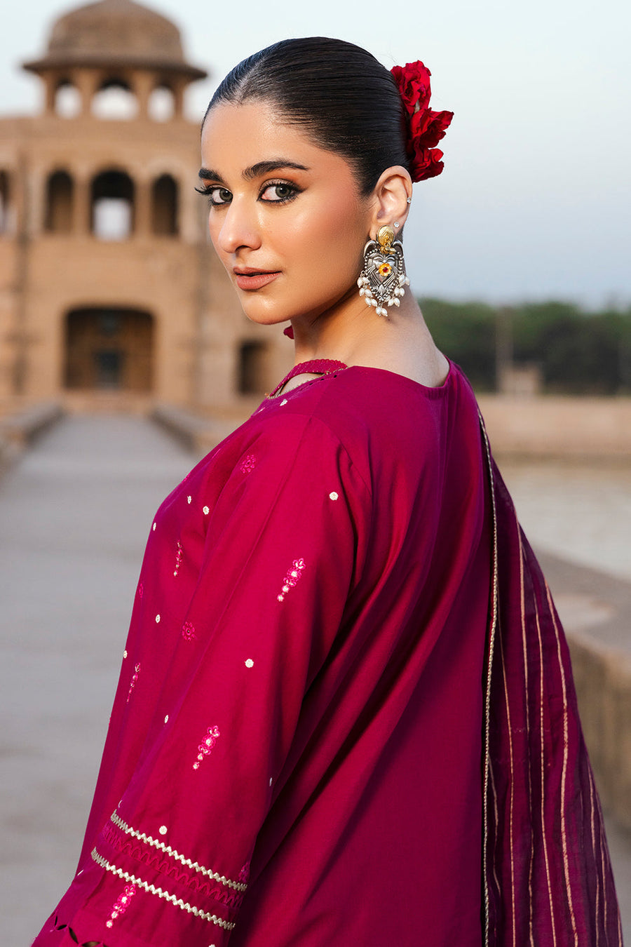 Zellbury Chikankari Embroidered Lawn Unstitched 3Pc Suit WUS25E30824