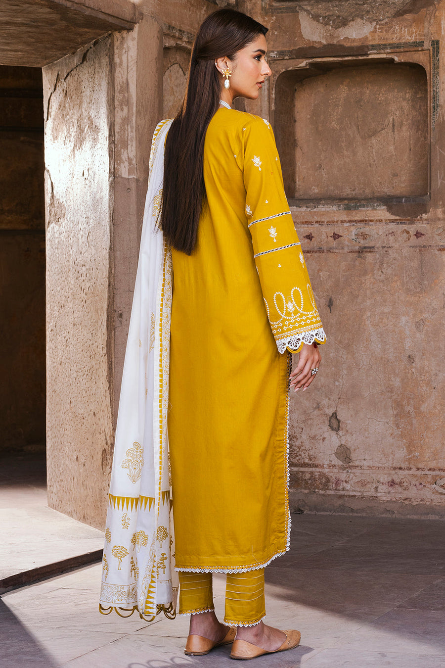Zellbury Chikankari Embroidered Lawn Unstitched 3Pc Suit WUS25E30829