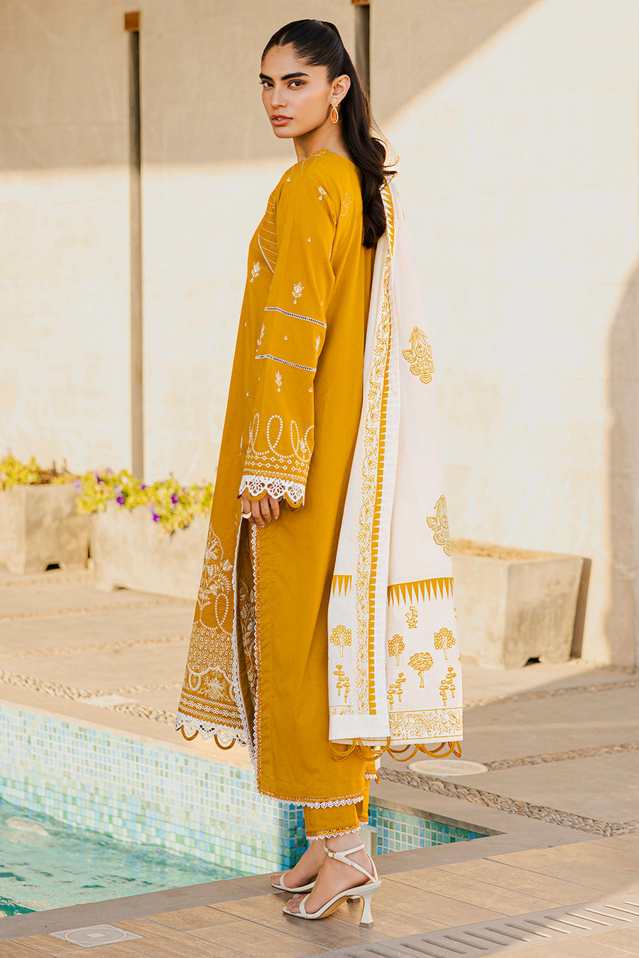 Zellbury Chikankari Embroidered Lawn Unstitched 3Pc Suit WUS25E30829