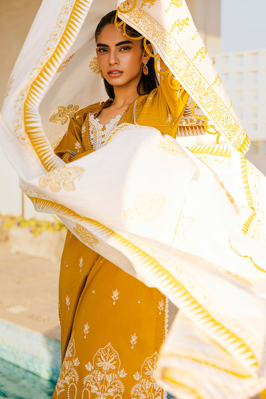 Zellbury Chikankari Embroidered Lawn Unstitched 3Pc Suit WUS25E30829