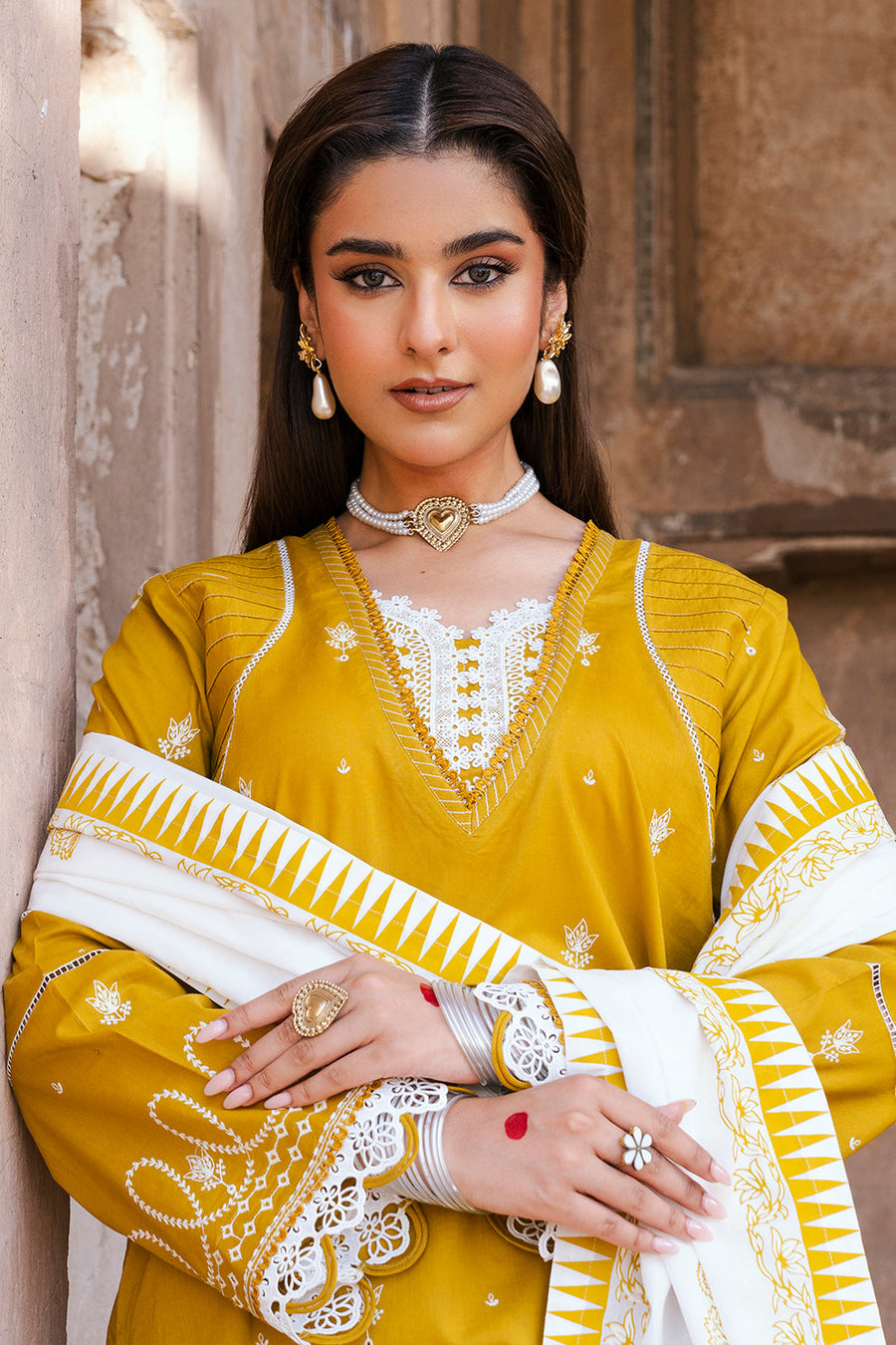 Zellbury Chikankari Embroidered Lawn Unstitched 3Pc Suit WUS25E30829