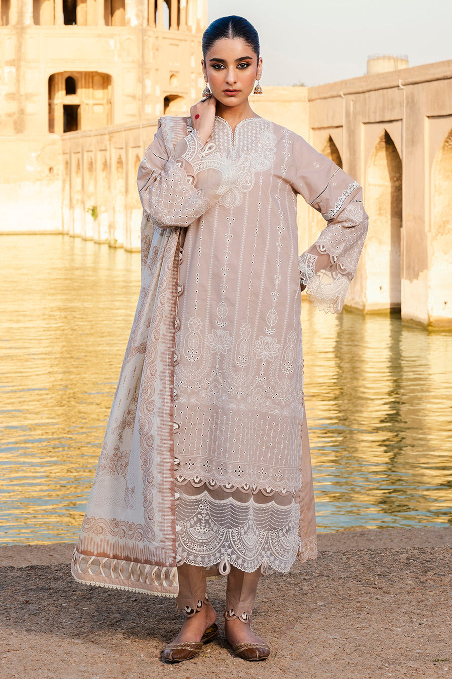 Zellbury Chikankari Embroidered Lawn Unstitched 3Pc Suit WUS25E30833