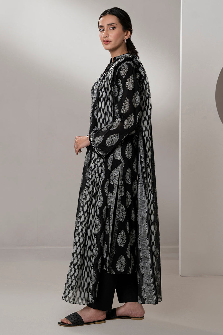 Zellbury Monochrome Printed Lawn Unstitched 3Pc Suit WUS25X30491