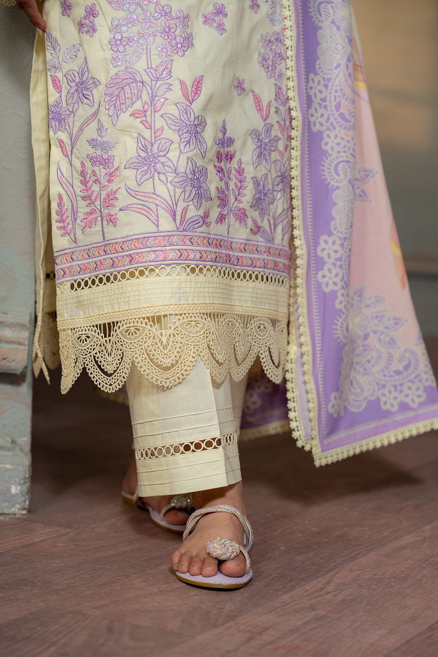 Zellbury Summer Embroidered Lawn Unstitched 3Pc Suit WUS26E30445