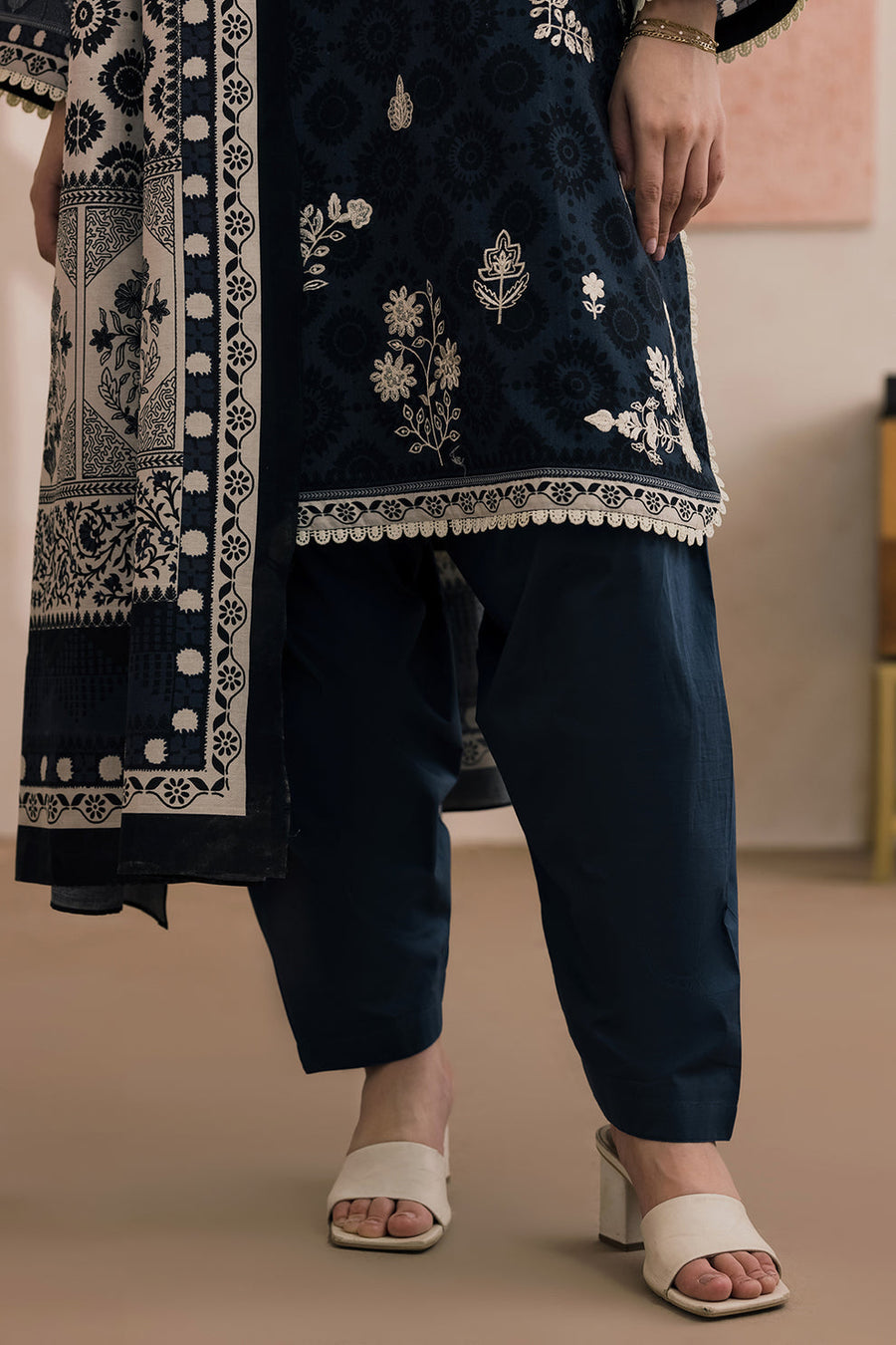 Zellbury Monochrome Embroidered Lawn Unstitched 3Pc Suit WUS26E30710