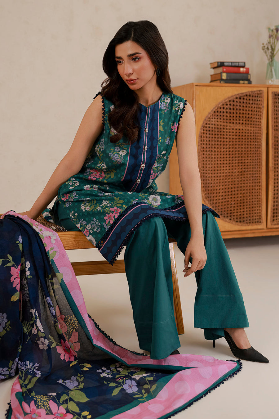 Zellbury Summer Printed Lawn Unstitched 3Pc Suit WUS26X30897