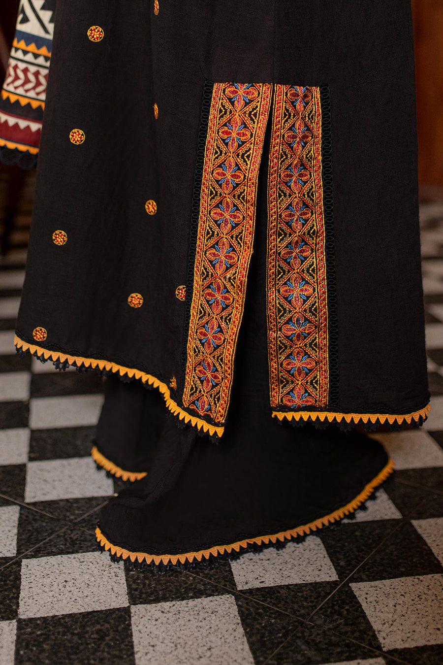 Zellbury Winter Embroidered Khaddar Unstitched 3Pc Suit WUW24E30321