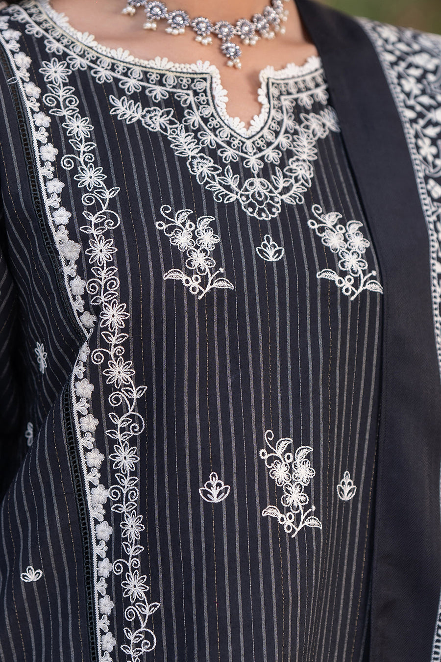 Zellbury Winter Vol-04 Embroidered Khaddar Unstitched 3Pc Suit WUW24E30540