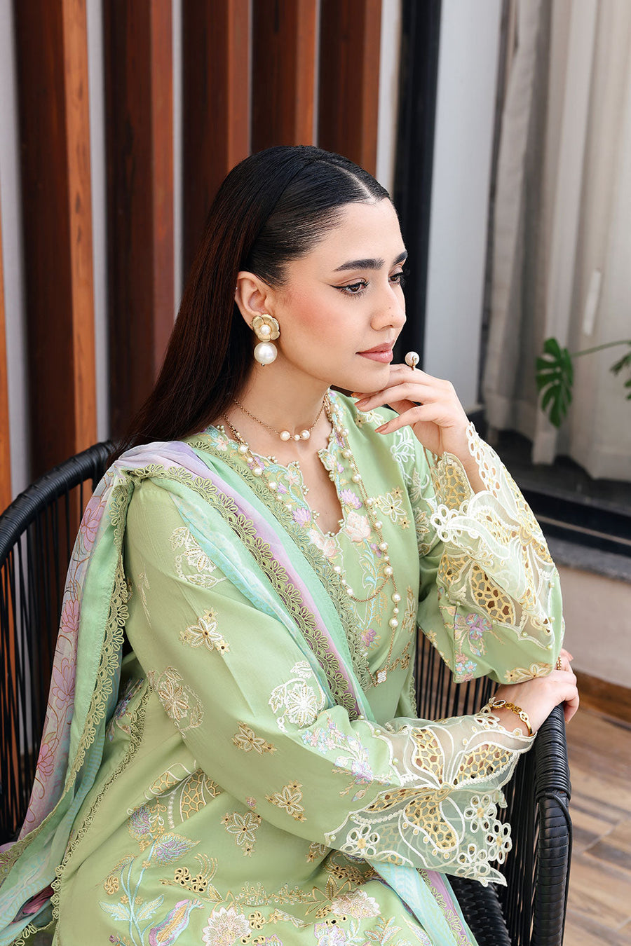 Ramsha Andaaz Vol-14 Embroidered Luxury Lawn Unstitched 3Pc Suit Z-1402