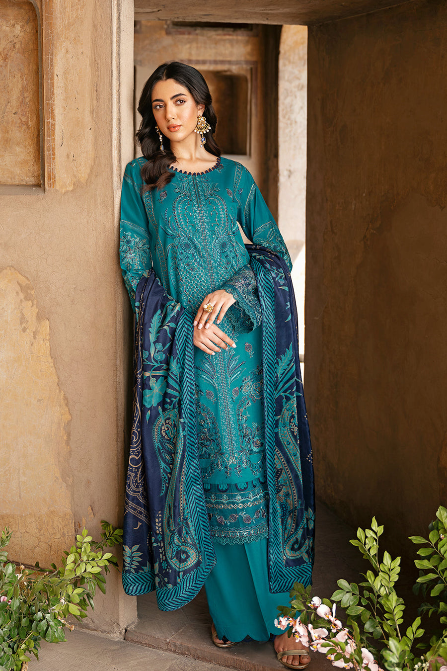 Ramsha Andaz Vol-06 Embroidered Luxury Lawn Unstitched 3Pc Suit Z-601