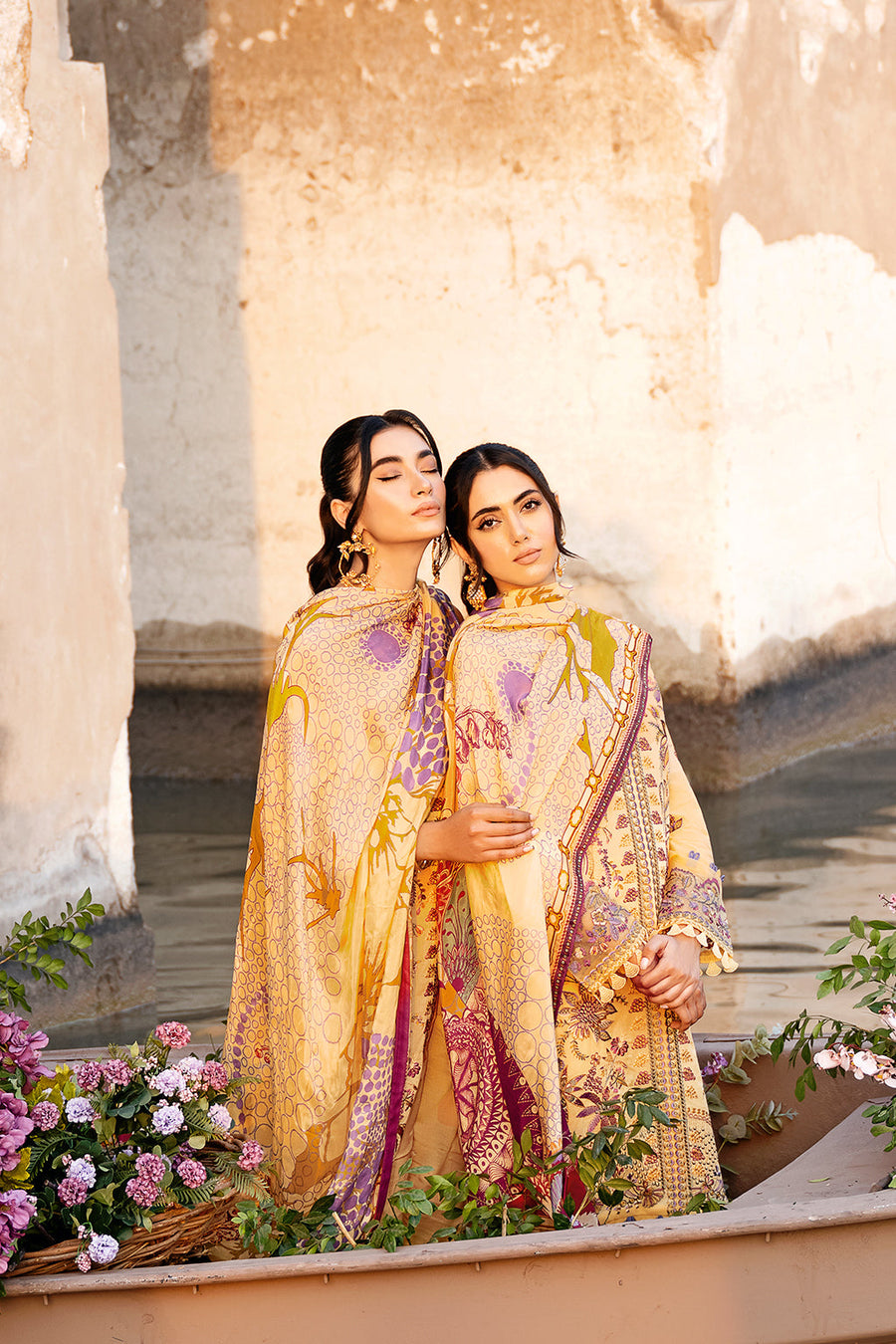Ramsha Andaz Vol-06 Embroidered Luxury Lawn Unstitched 3Pc Suit Z-605