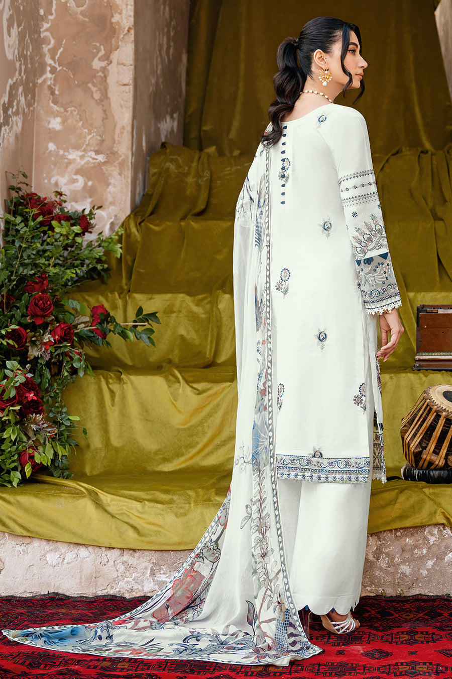 Ramsha Andaz Vol-06 Embroidered Luxury Lawn Unstitched 3Pc Suit Z-607