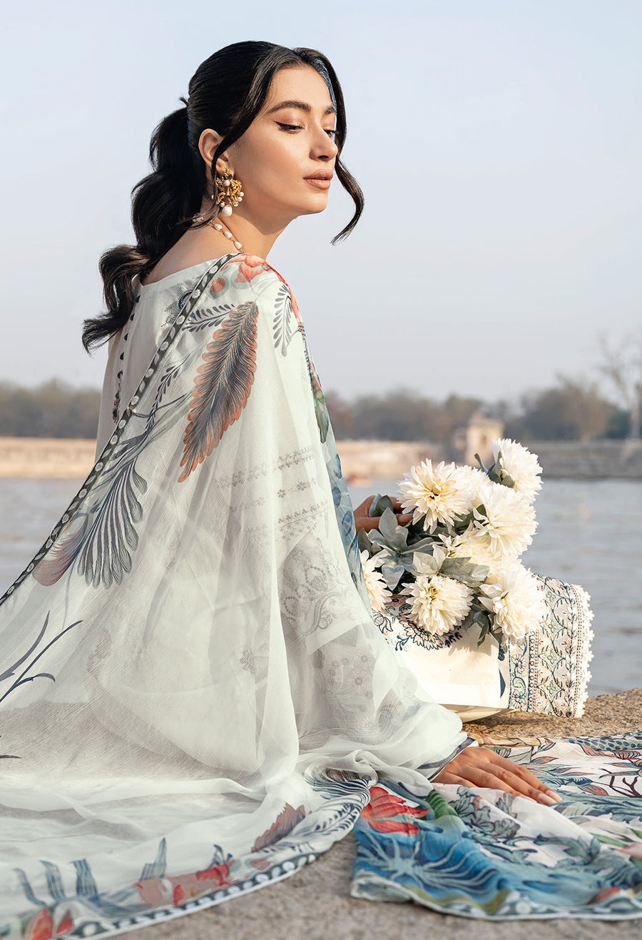Ramsha Andaz Vol-06 Embroidered Luxury Lawn Unstitched 3Pc Suit Z-607
