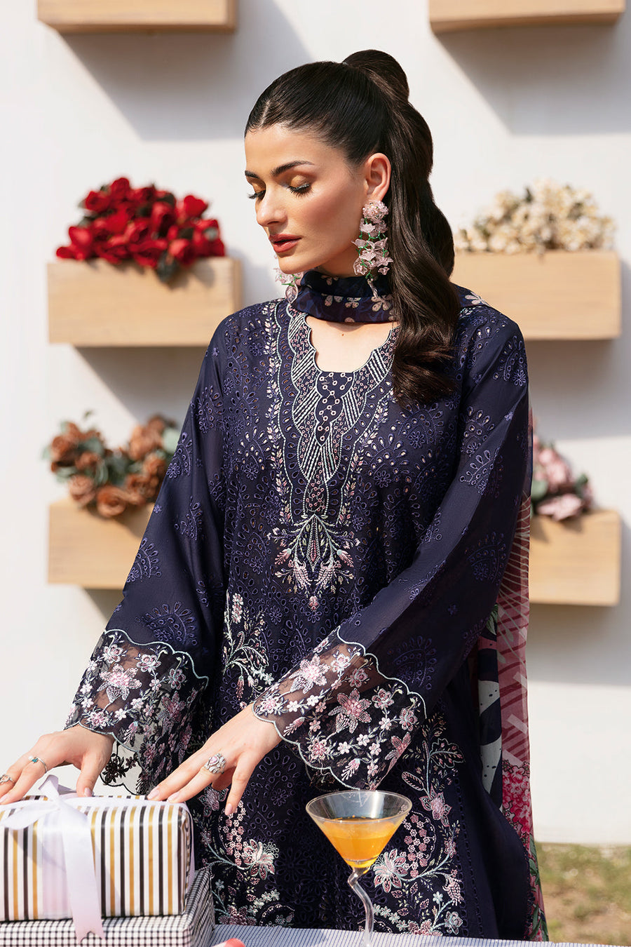 Ramsha Andaaz Vol-09 Embroidered Luxury Lawn Unstitched 3Pc Suit Z-906